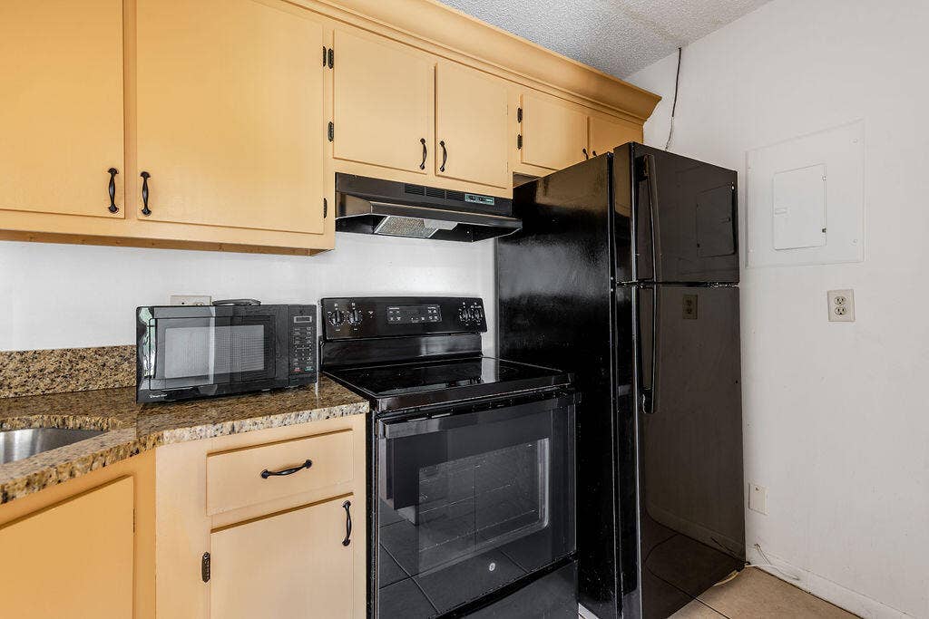 3612 Alder Drive, #B3, West Palm Beach, FL 33417 Kitchen