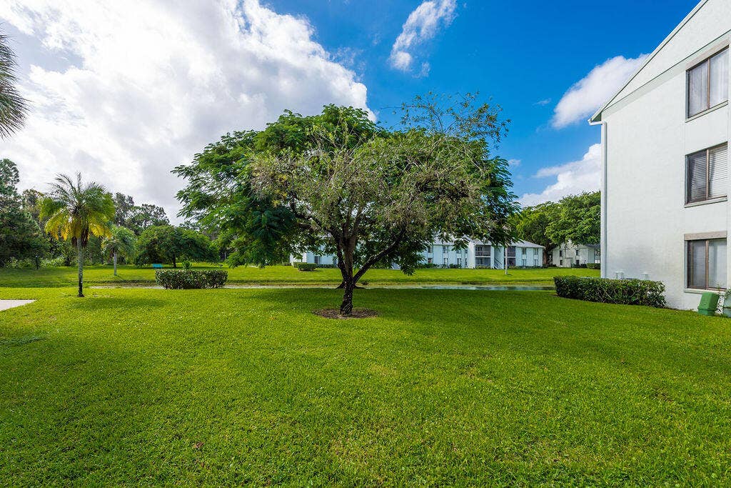 3612 Alder Drive, #B3, West Palm Beach, FL 33417 Yard