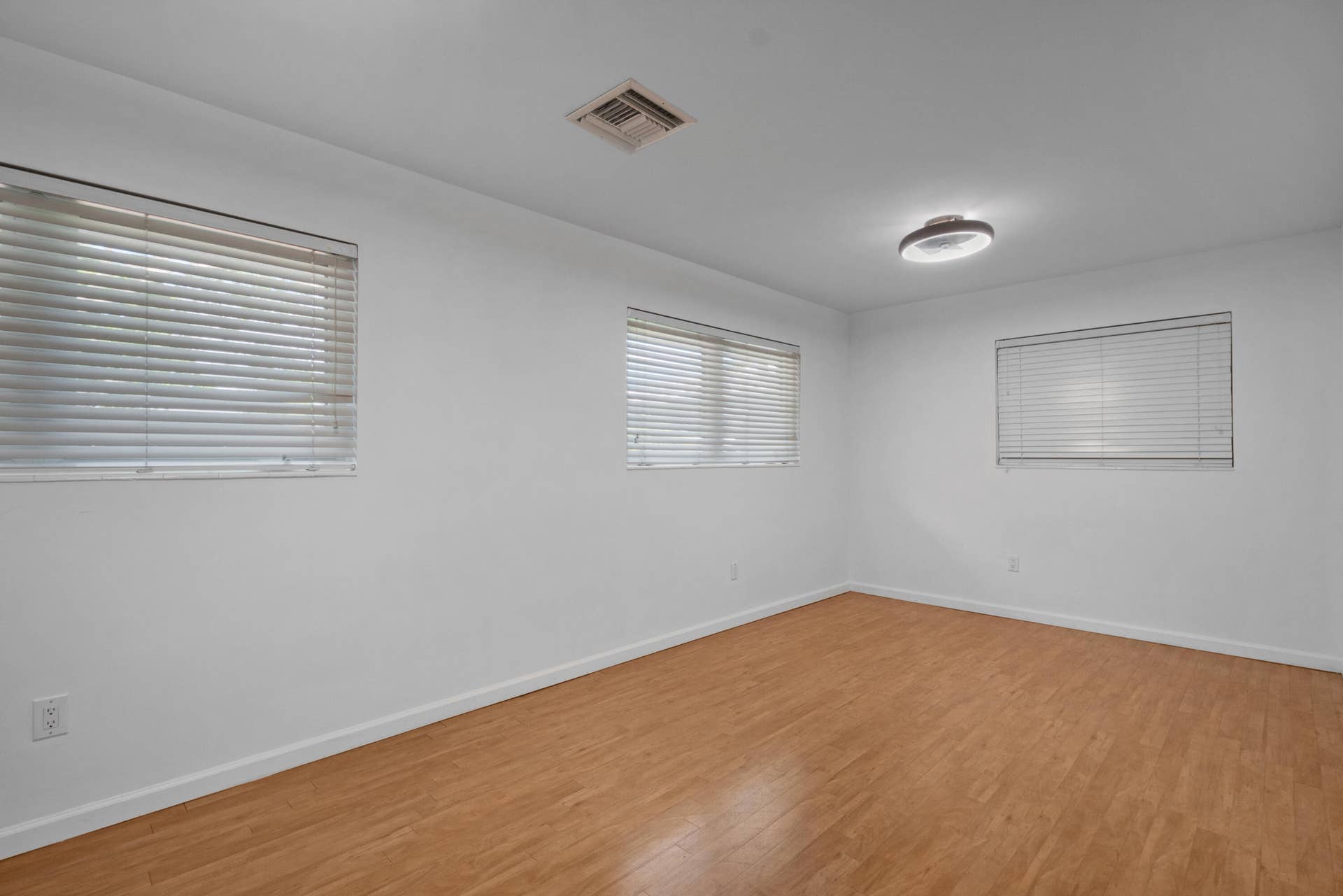 2110 NE 55TH Street, Fort Lauderdale, FL 33308 20_accutour_01 2110-ne-55th-st -019