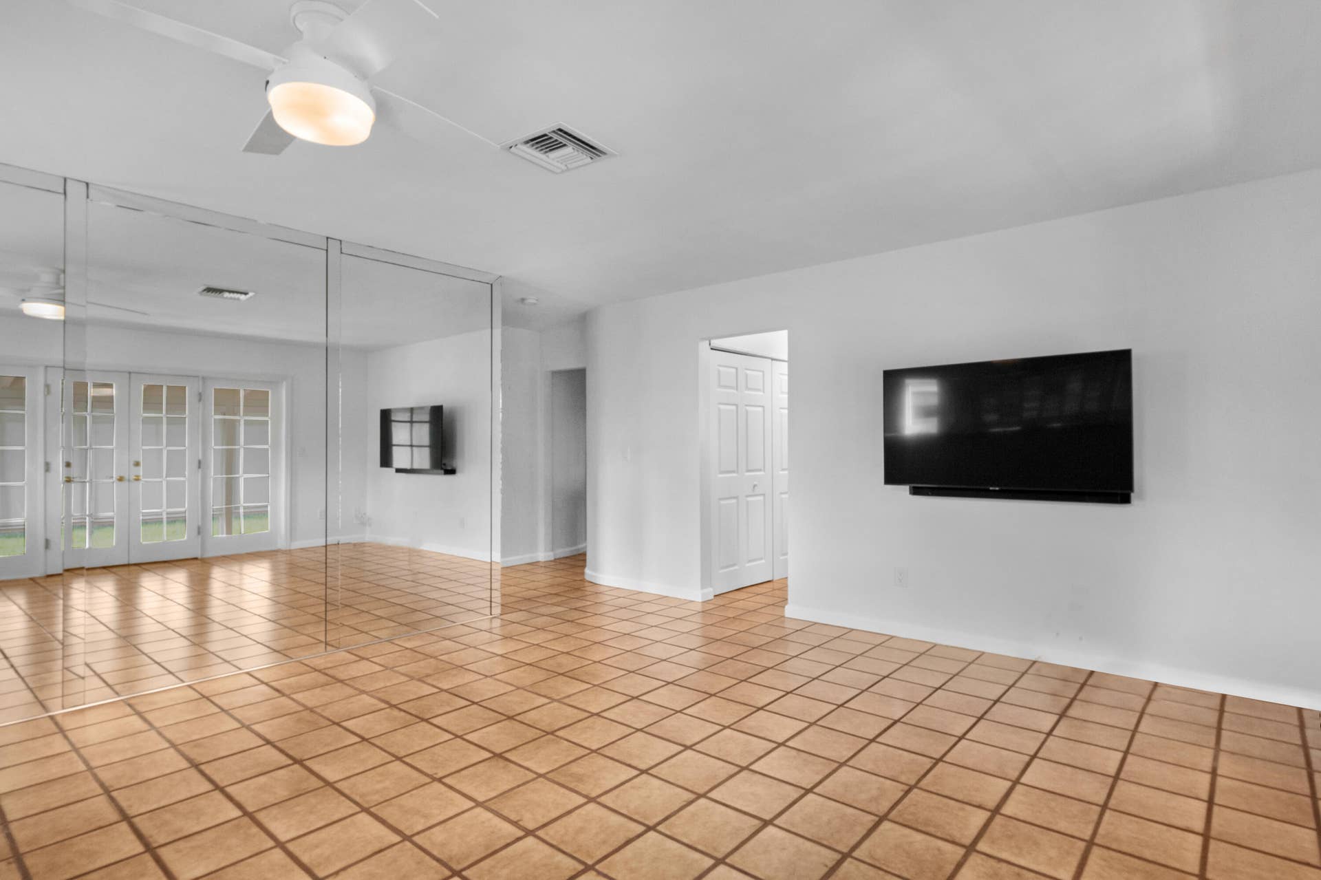 2110 NE 55TH Street, Fort Lauderdale, FL 33308 16_accutour_01 2110-ne-55th-st -015