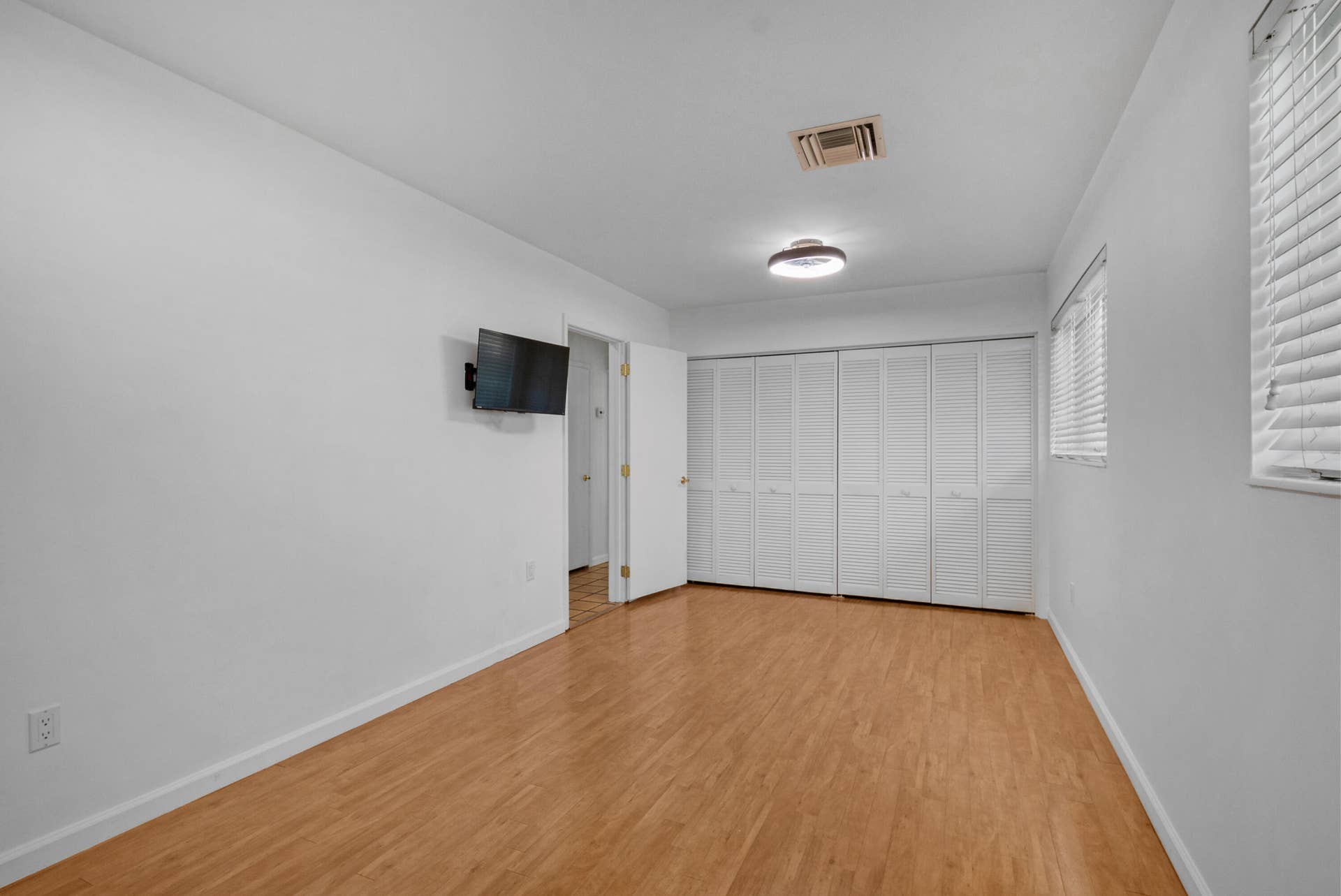 2110 NE 55TH Street, Fort Lauderdale, FL 33308 18_accutour_01 2110-ne-55th-st -017