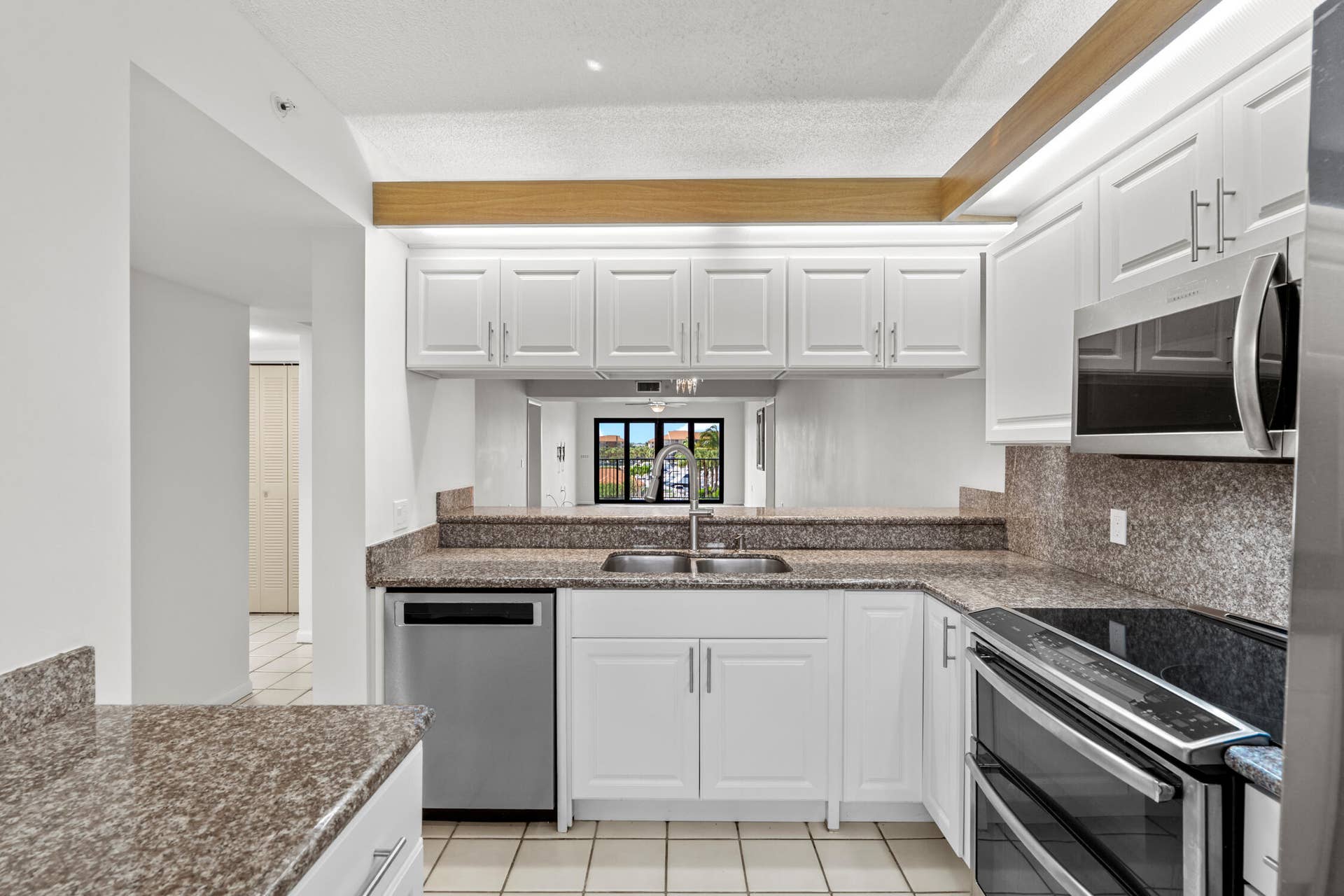 601 SEAFARER Circle, #405, Jupiter, FL 33477 DSC07161