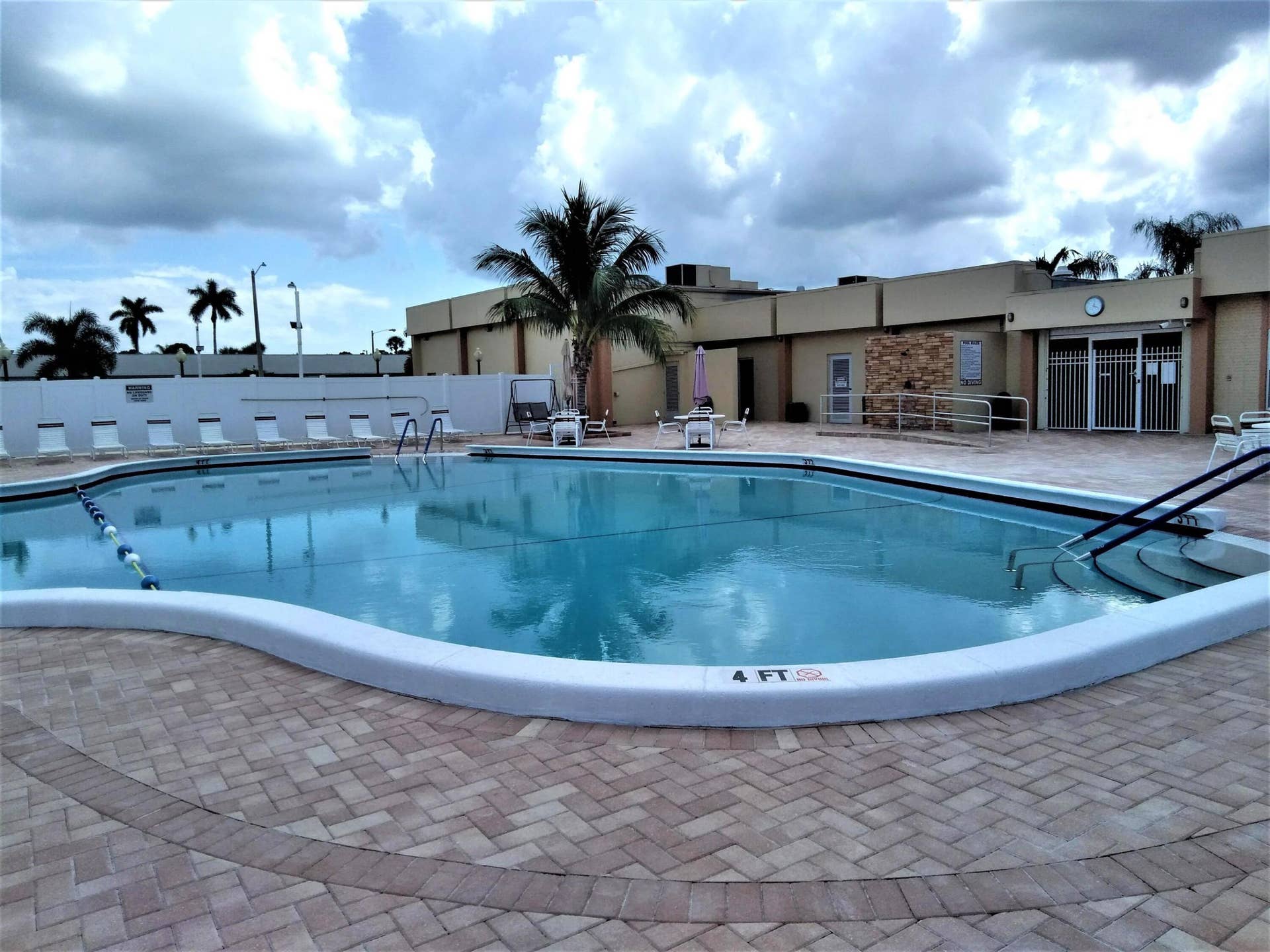 2955 Crosley Drive W, #F, West Palm Beach, FL 33415 RESORT STYLE HEATED POOL