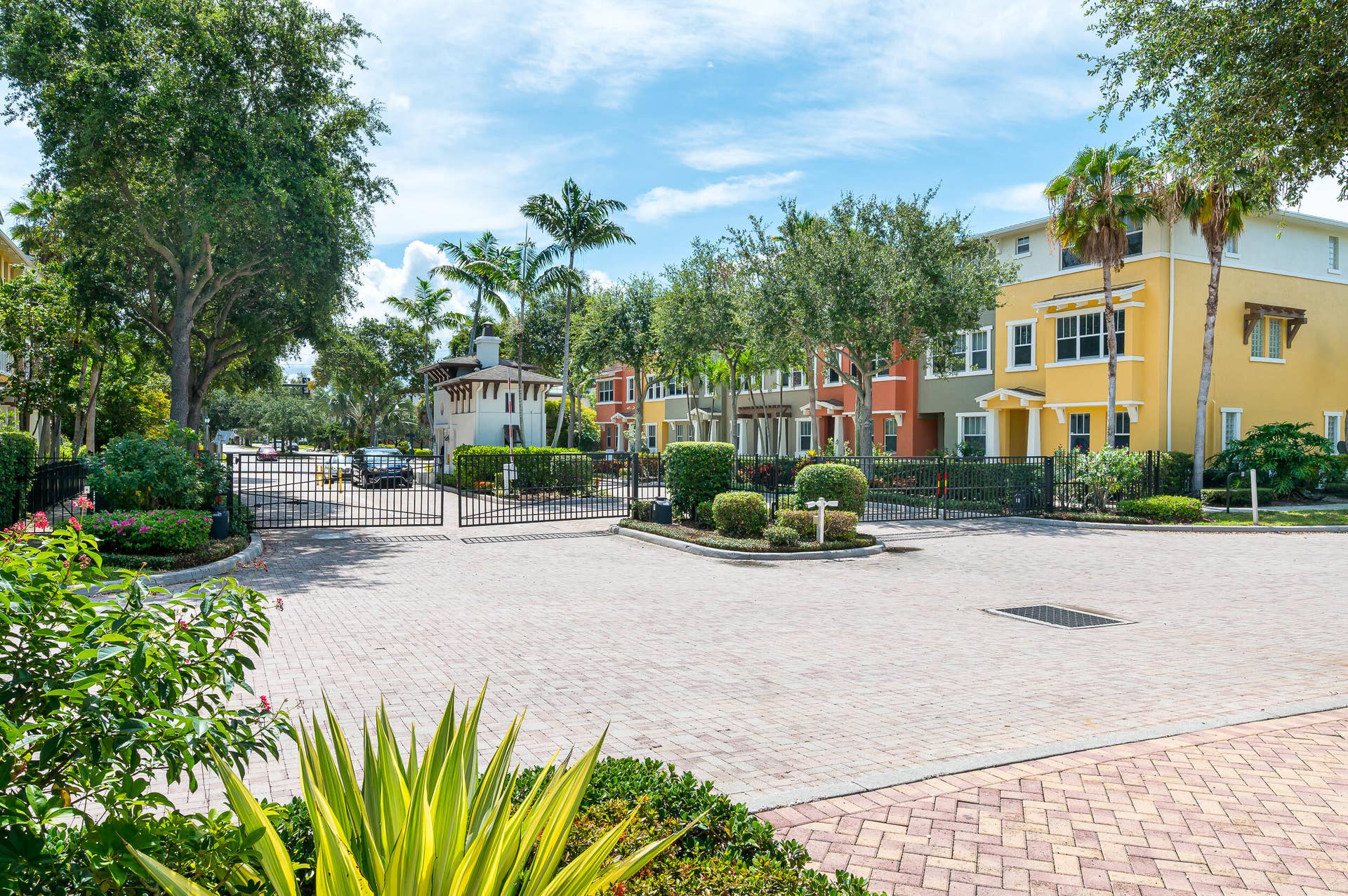 960 MILLBRAE Court, #6, West Palm Beach, FL 33401 residents entrance