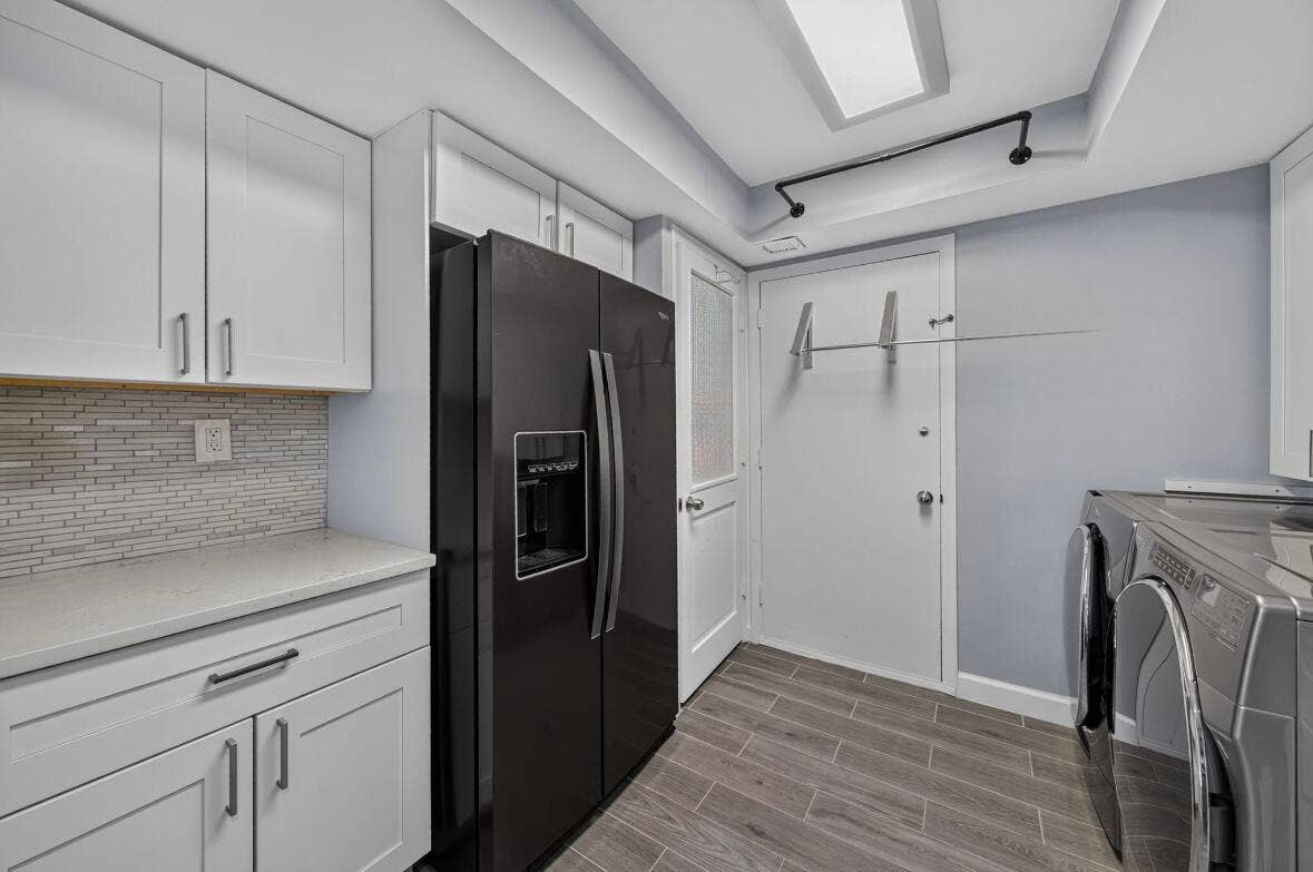 2100 S OCEAN Lane, #205, Fort Lauderdale, FL 33316 Secondary Residence - Full kitchen with Large Washer & Dryer.