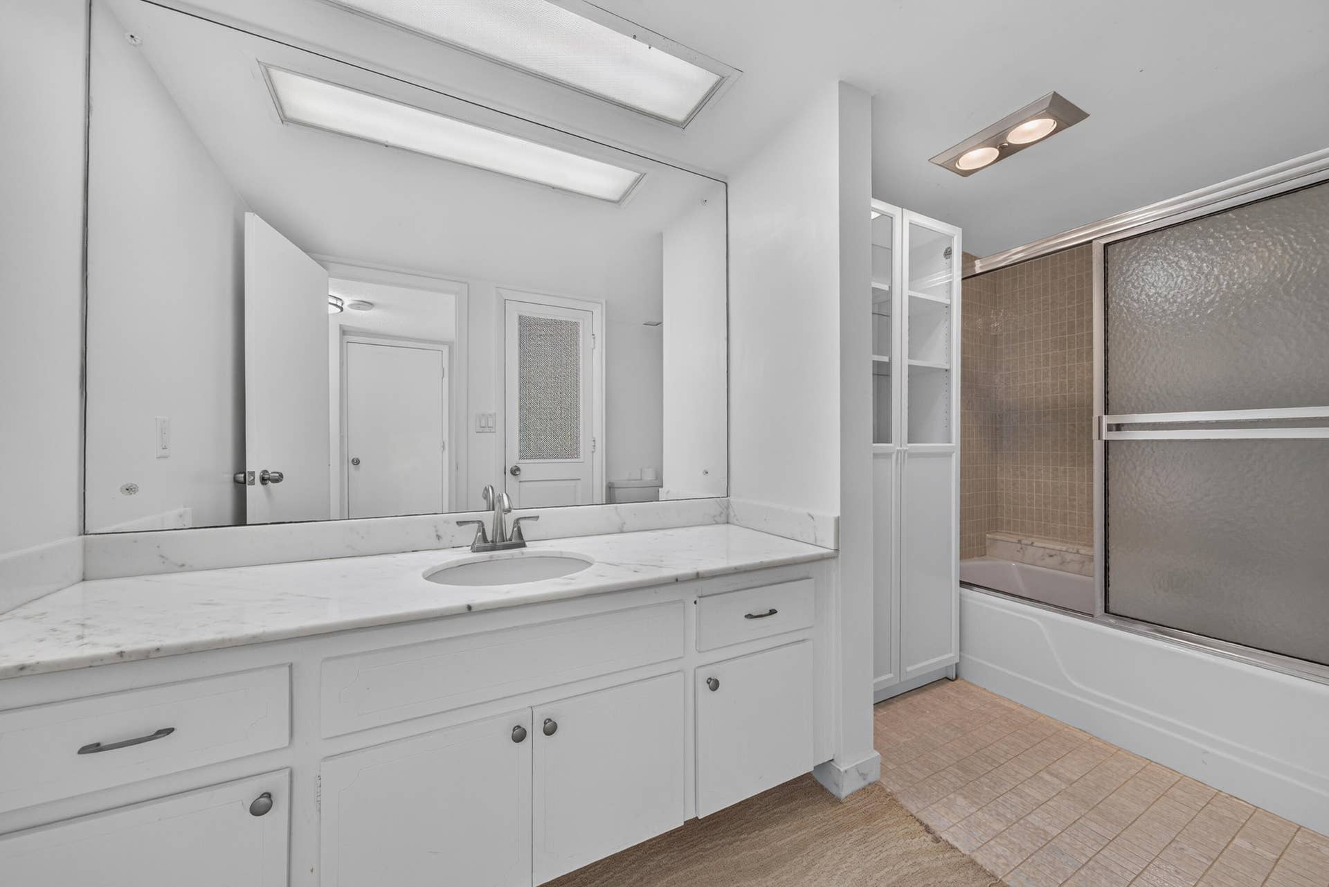 2100 S OCEAN Lane, #205, Fort Lauderdale, FL 33316 Secondary Residence - Primary Bathroom with bathtub.