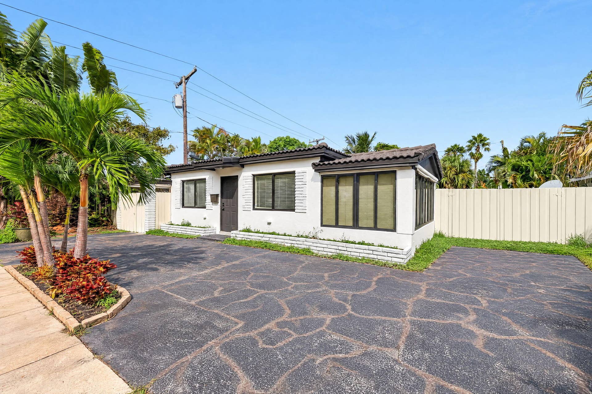1313 NE 13TH Street, Fort Lauderdale, FL 33304 3-web-or-mls-8I8A5465_batchlook