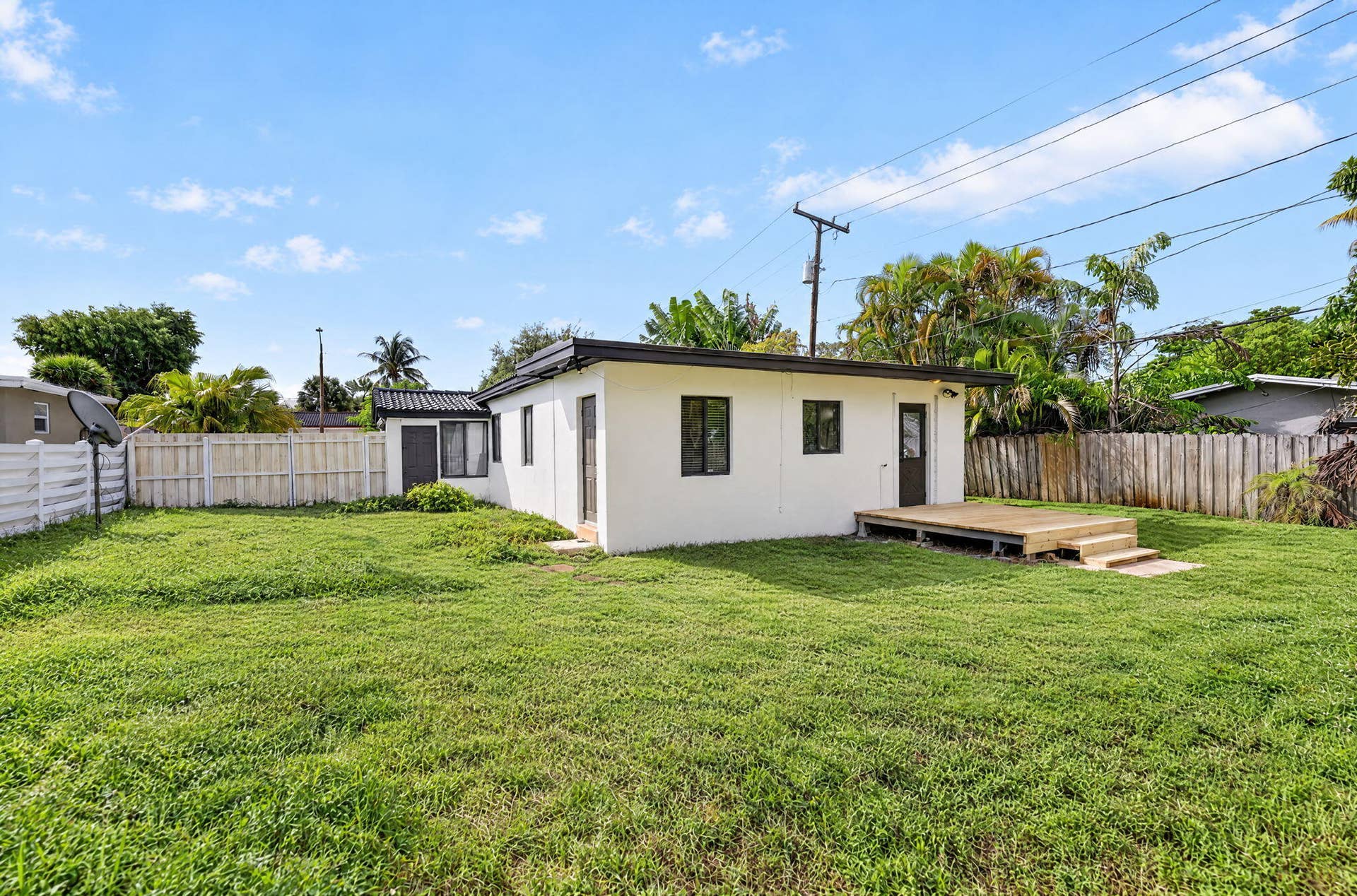 1313 NE 13TH Street, Fort Lauderdale, FL 33304 25-web-or-mls-8I8A5440_batchlook