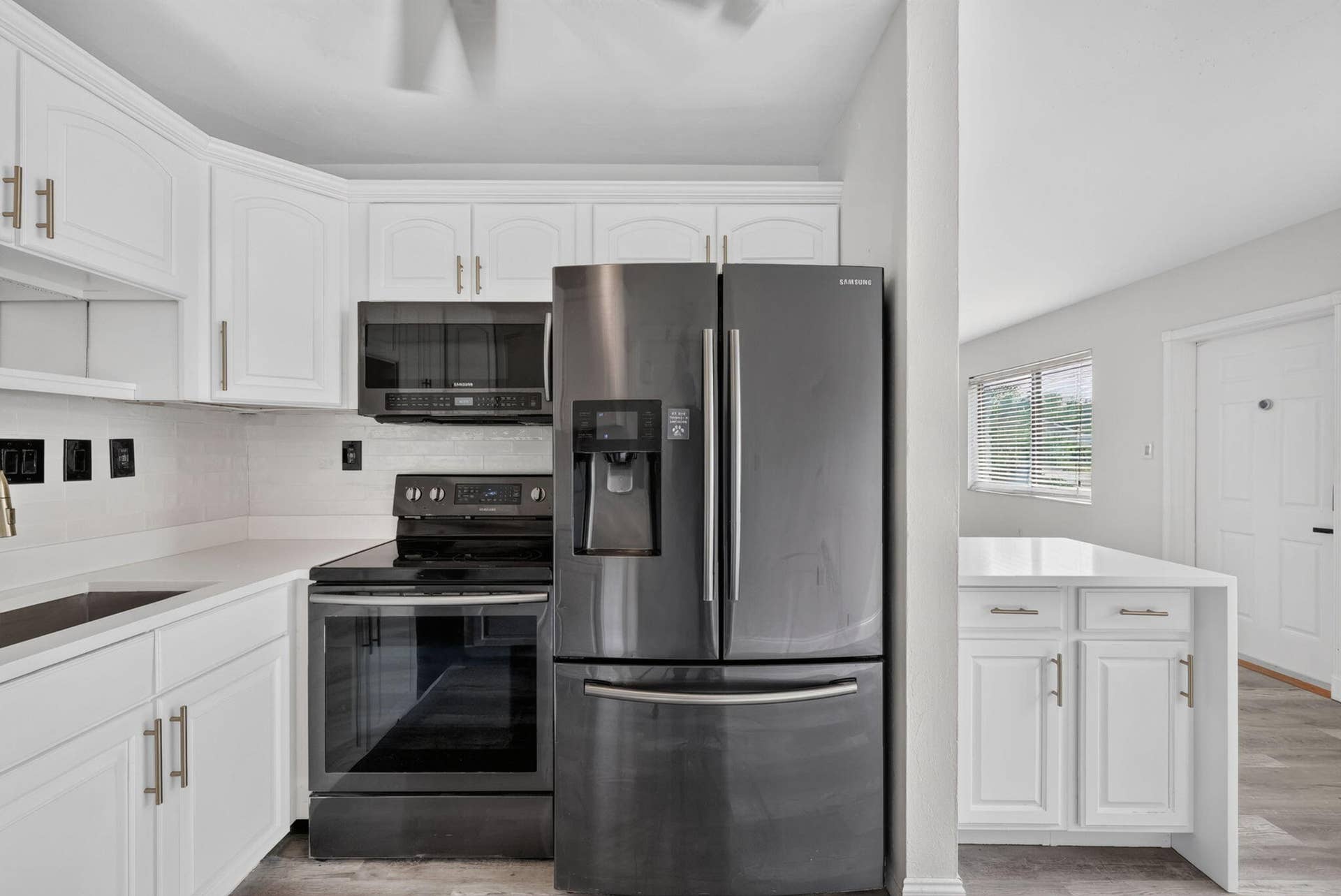 1313 NE 13TH Street, Fort Lauderdale, FL 33304 10-web-or-mls-8I8A5395