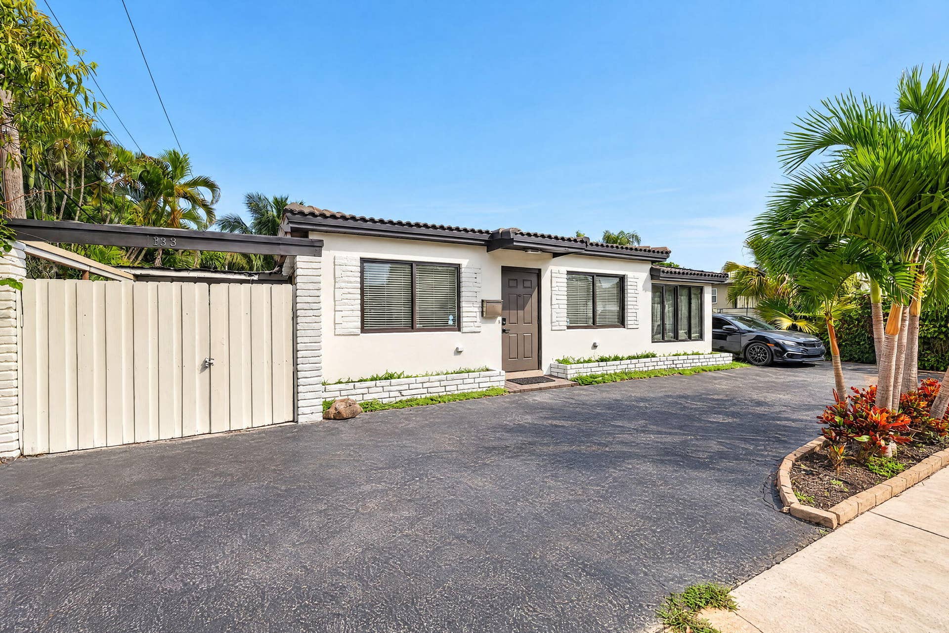 1313 NE 13TH Street, Fort Lauderdale, FL 33304 2-web-or-mls-8I8A5450_batchlook