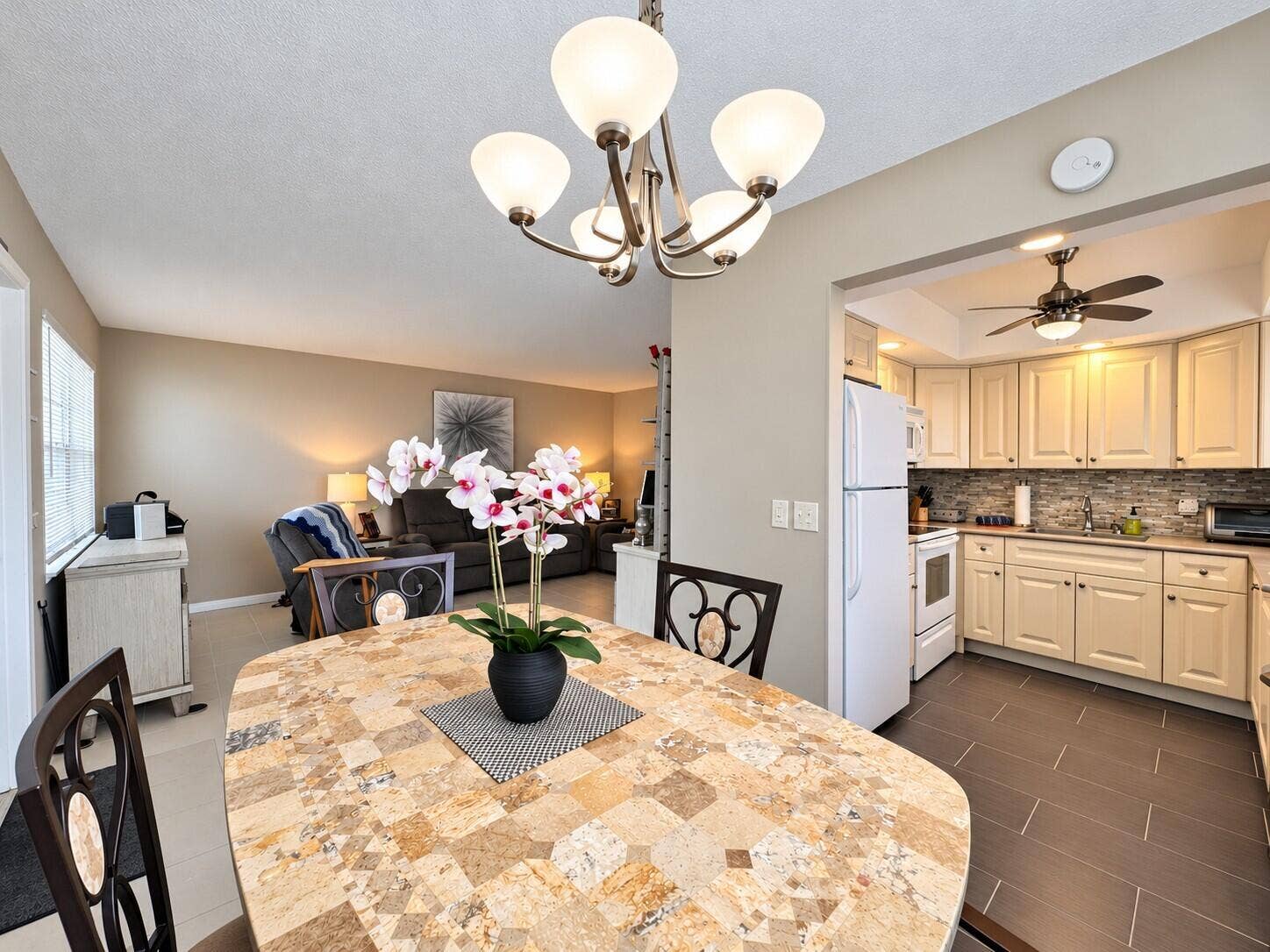 310 NORTHAMPTON P, West Palm Beach, FL 33417 Elegant First Floor CORNER 2/2 With Pretty Updated Kitchen and Updates to Baths (Photos Have Been Color Corrected)