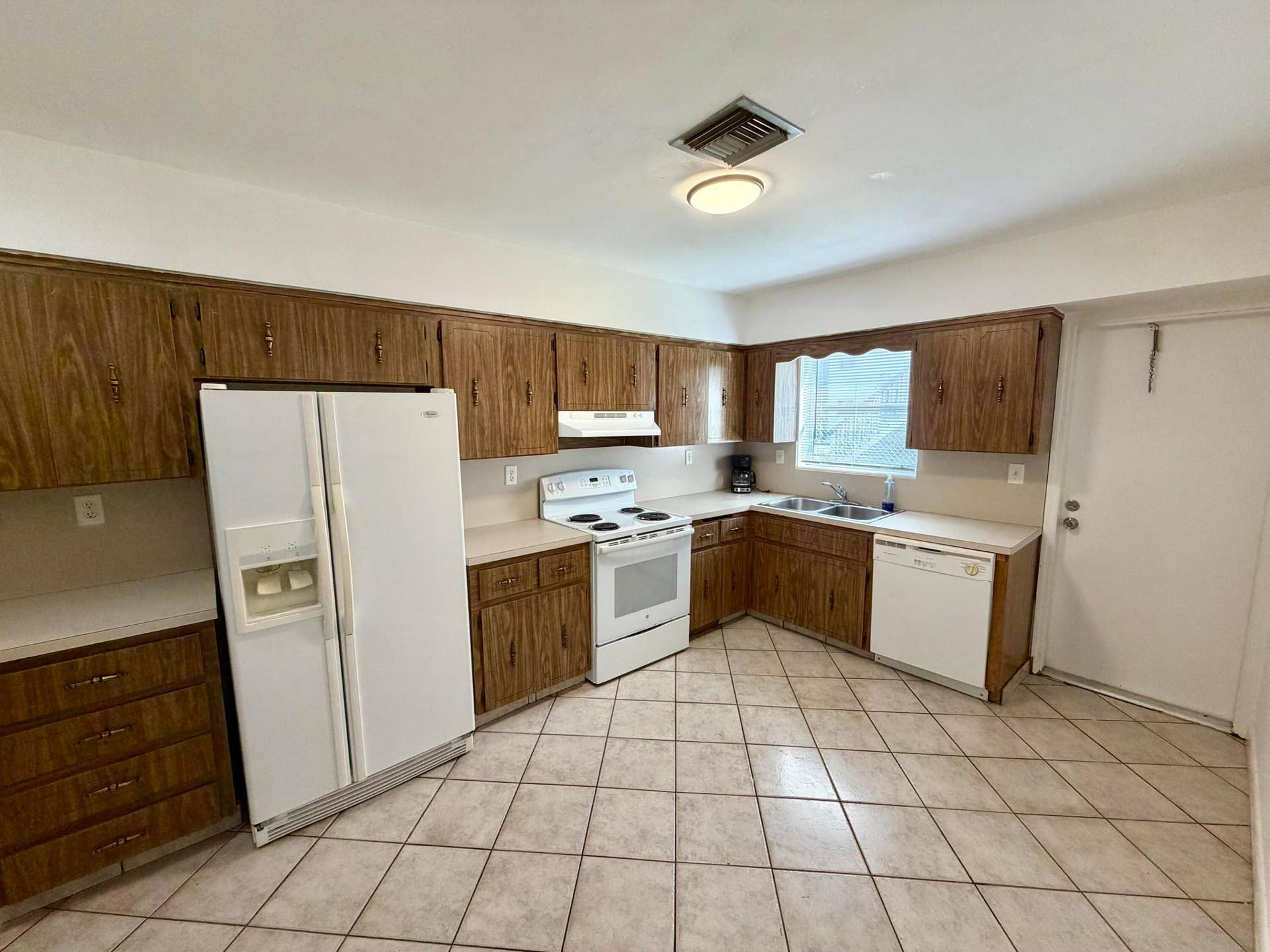 8600 NW 35TH Street, #2, Coral Springs, FL 33065 IMG_0455