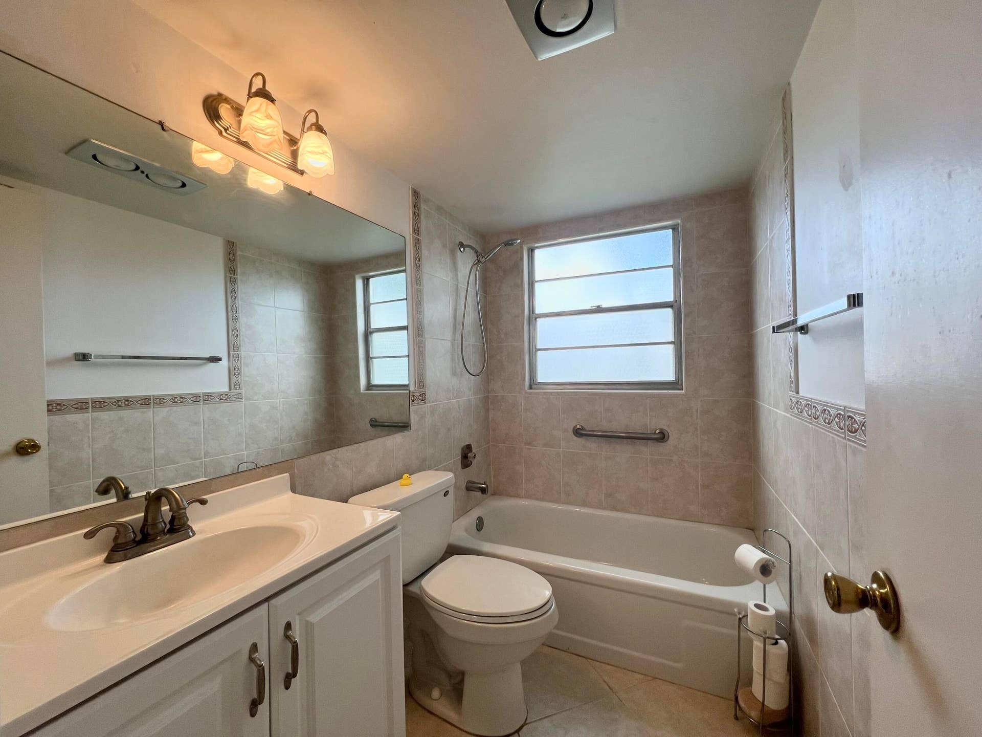 209 TILFORD K, #209, Deerfield Beach, FL 33442 Main Bathroom