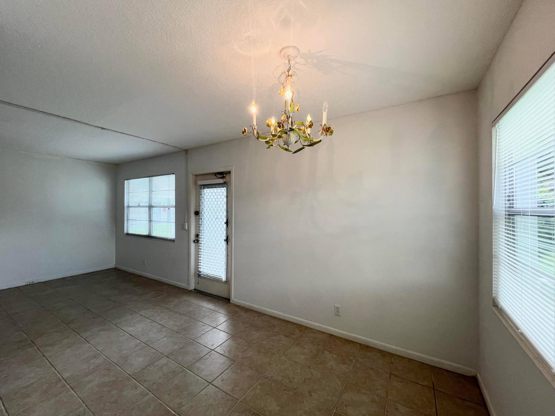 209 TILFORD K, #209, Deerfield Beach, FL 33442 Dining area and front entrance