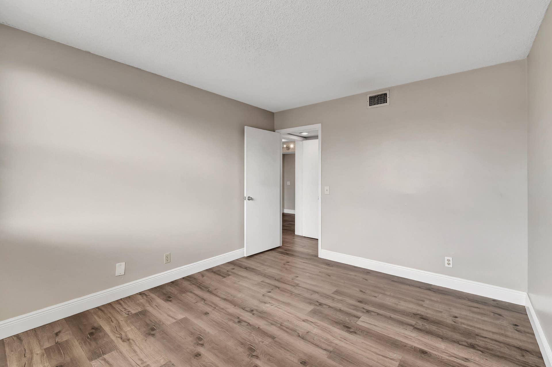 706 EXECUTIVE CENTER Drive, #26, West Palm Beach, West Palm Beach, FL 33401 DSC_3049