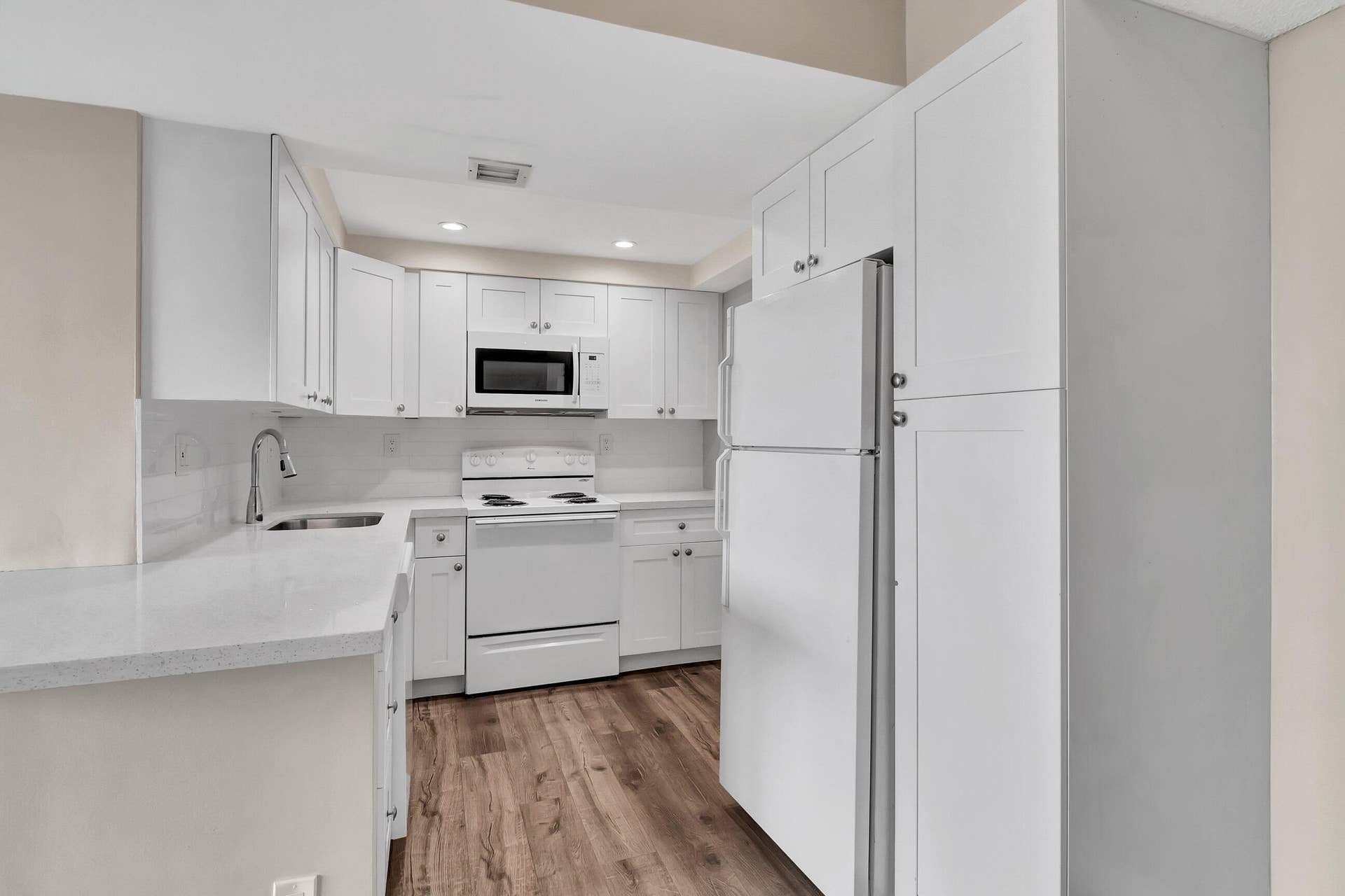 706 EXECUTIVE CENTER Drive, #26, West Palm Beach, West Palm Beach, FL 33401 DSC_3159