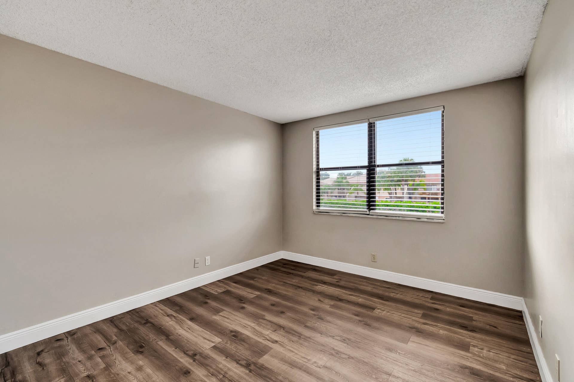 706 EXECUTIVE CENTER Drive, #26, West Palm Beach, West Palm Beach, FL 33401 DSC_3034