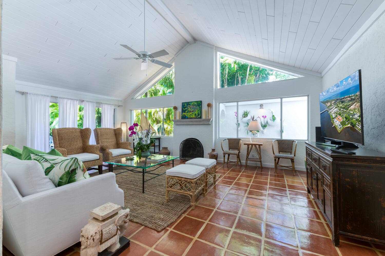 217 Debra Lane, Palm Beach, FL 33480 217 Debra Ln Palm Beach FL-large-015-013