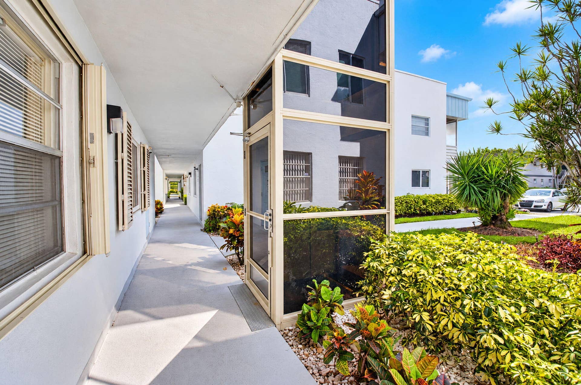 428 Saxony Way, Delray Beach, FL 33446 Building elevator