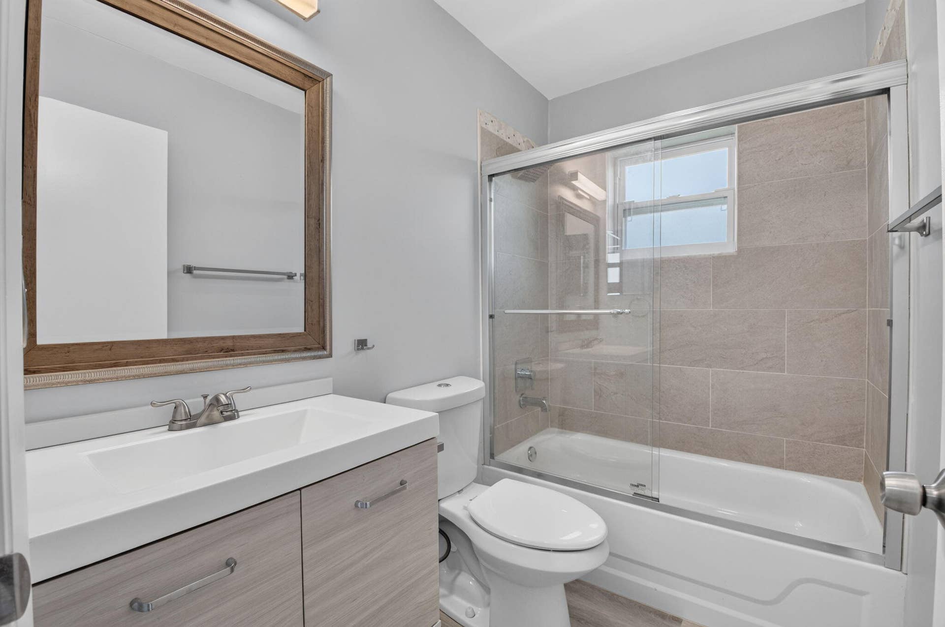 428 Saxony Way, Delray Beach, FL 33446 Bathroom 1 with tub /shower combination