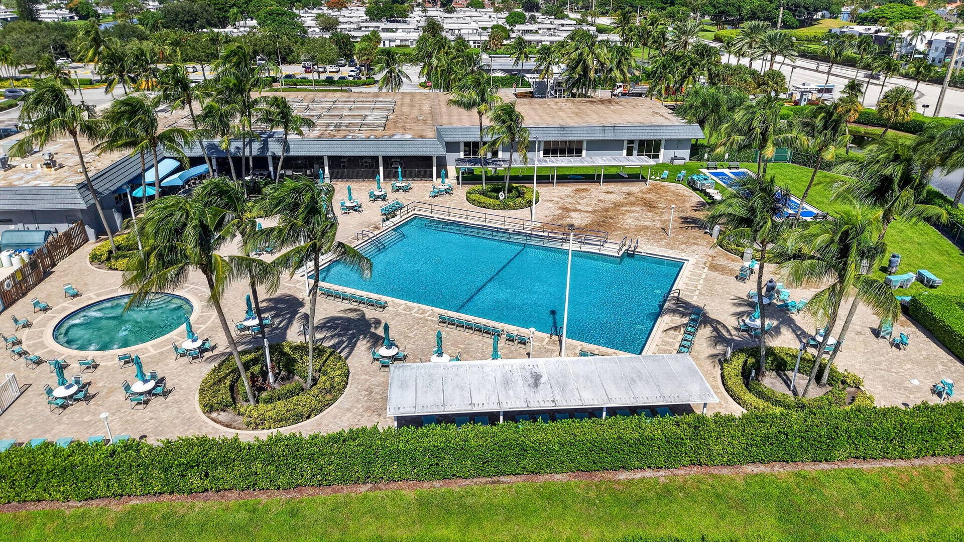 428 Saxony Way, Delray Beach, FL 33446 51-web-or-mls-DJI_20261019131656_0773_D