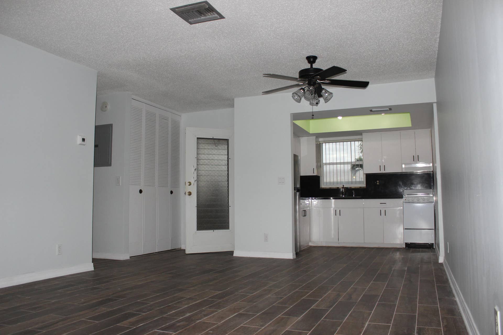 2731 E EMORY Drive E, #D, West Palm Beach, FL 33415 IMG_4377