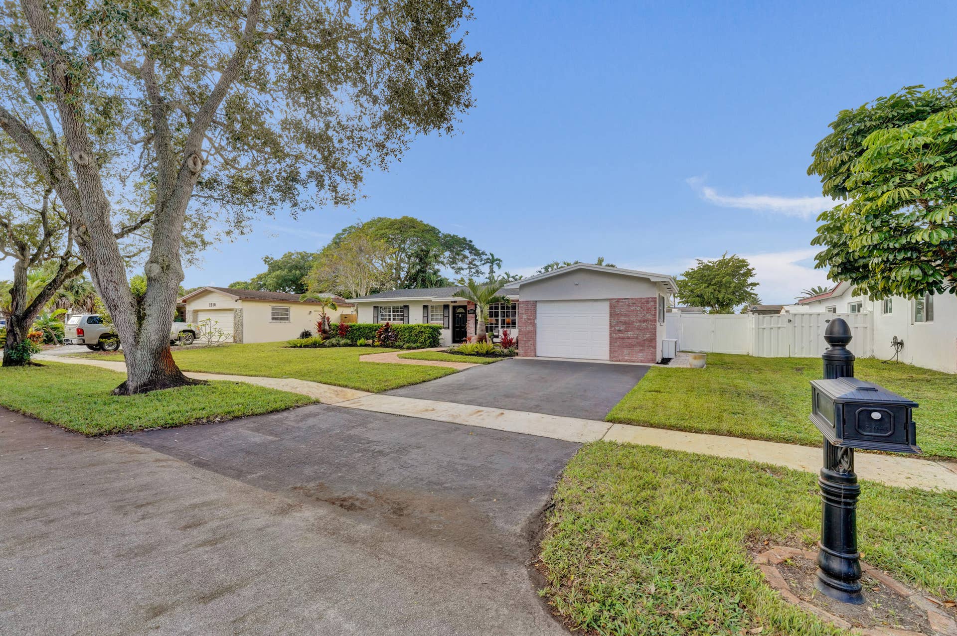 2000 NW 117TH Terrace, Pembroke Pines, FL 33026 17-print-DSC07932