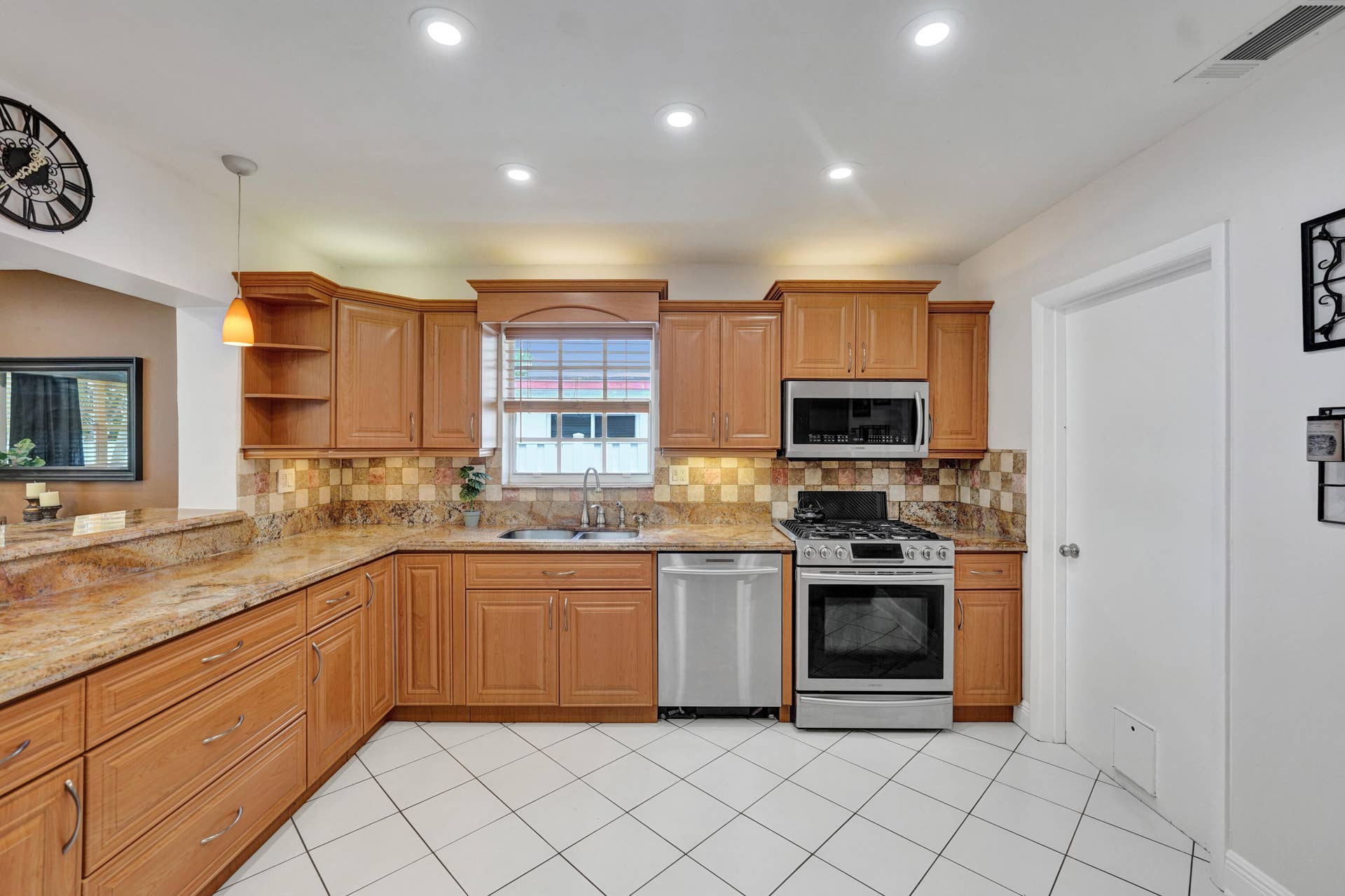 2000 NW 117TH Terrace, Pembroke Pines, FL 33026 38-print-DSC08097