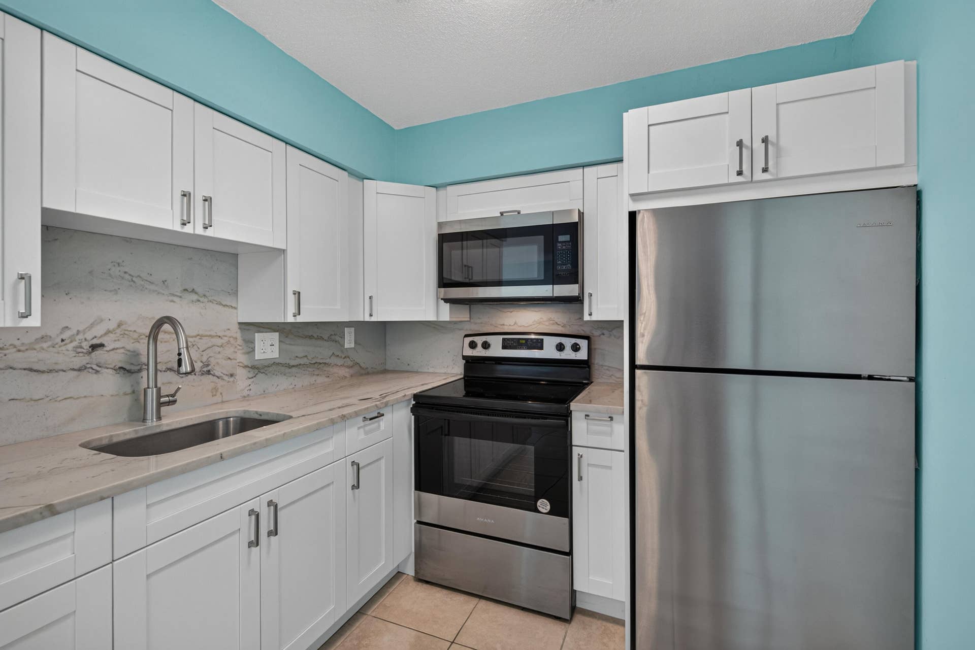 3220 BAYVIEW Drive, #314, Fort Lauderdale, Fort Lauderdale, FL 33306 Beautiful Updated Kitchen