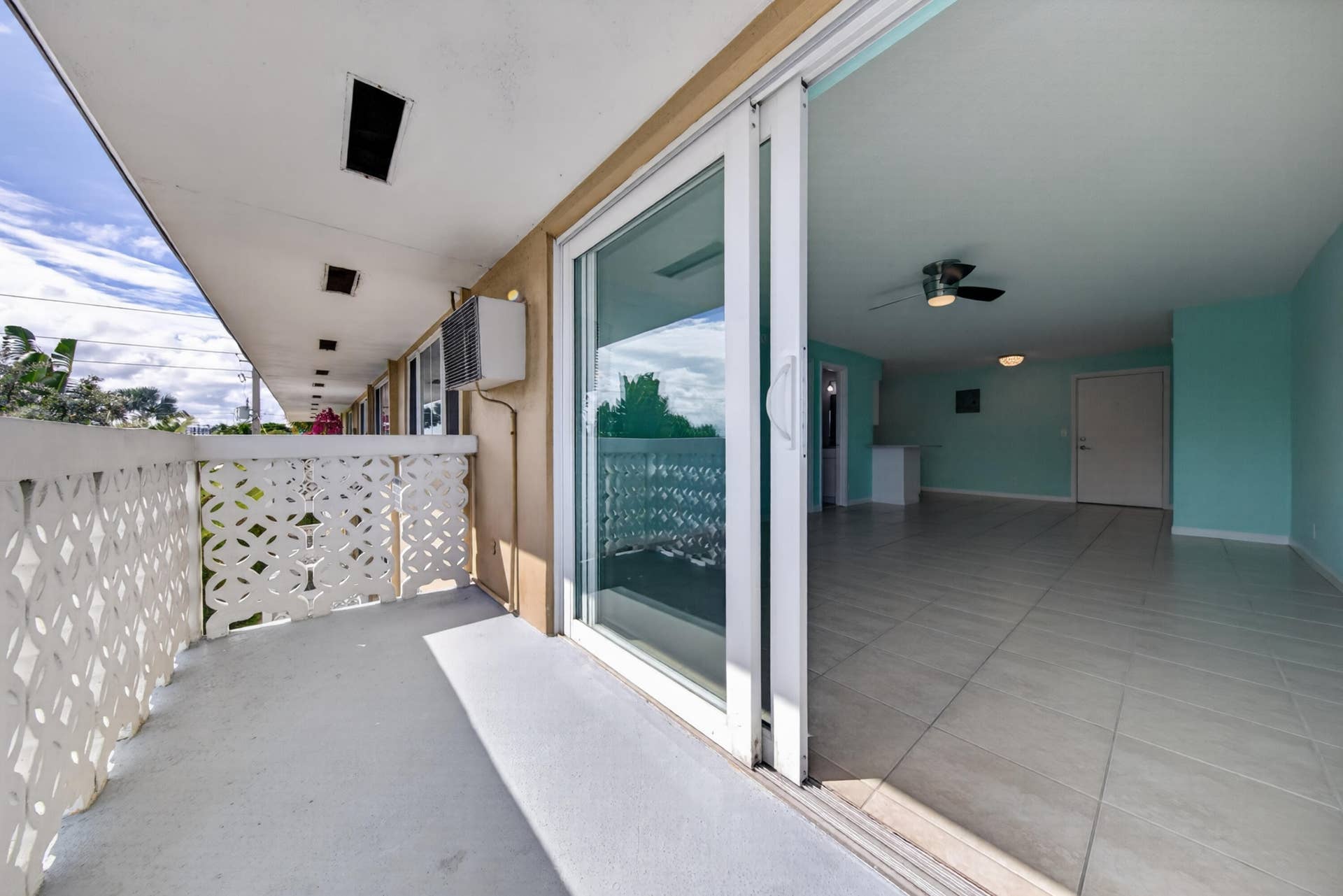 3220 BAYVIEW Drive, #314, Fort Lauderdale, Fort Lauderdale, FL 33306 Large Private Balcony