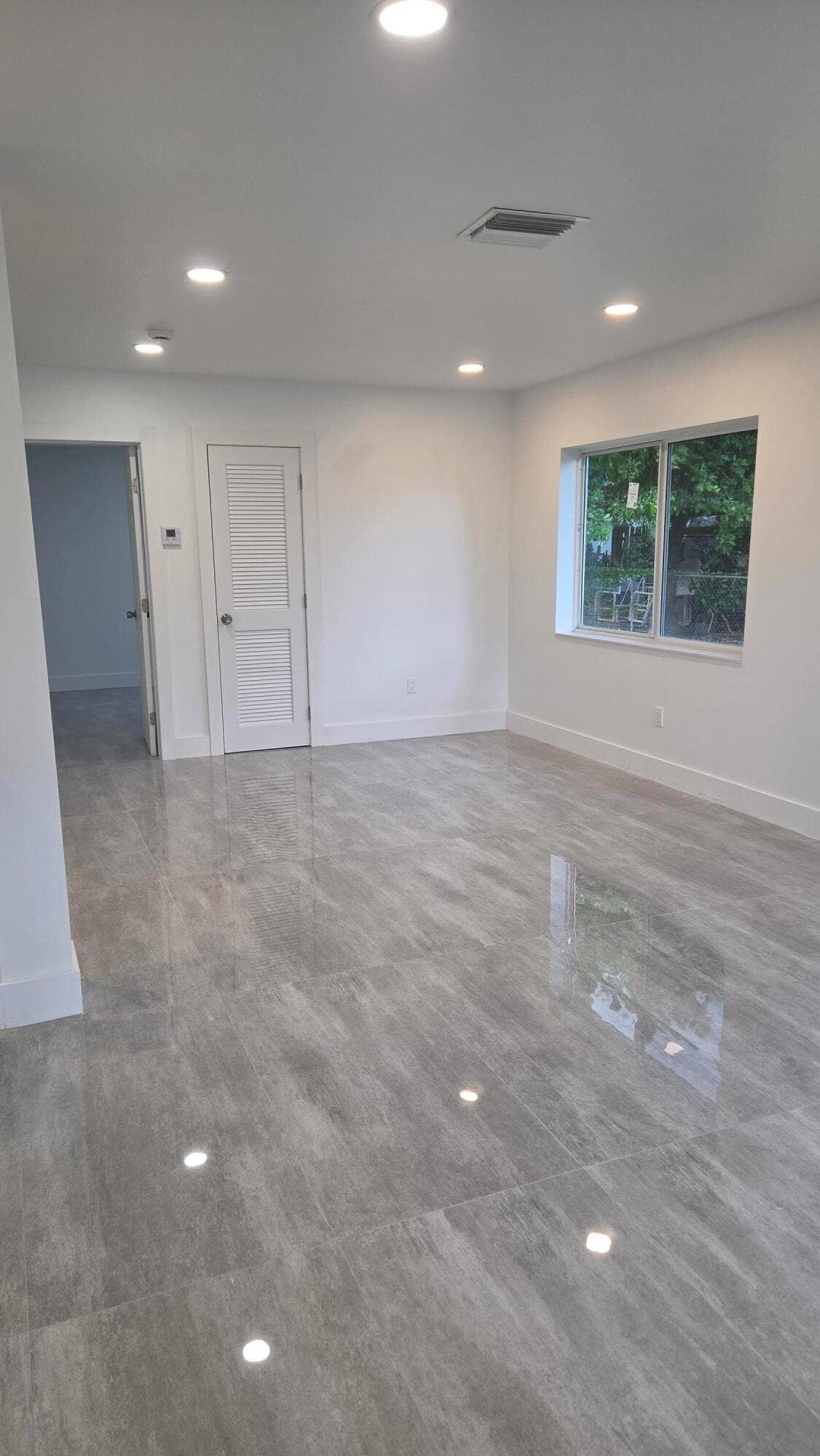 1791 LAUDERDALE MANOR Drive, Fort Lauderdale, FL 33311 1.