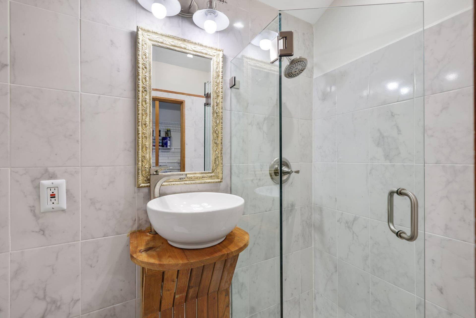 42 Palm Square, Delray Beach, FL 33483 Guest bedroom ensuite