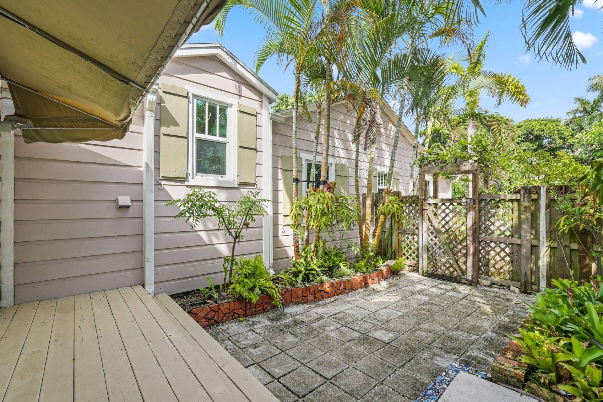 42 Palm Square, Delray Beach, FL 33483 Guest Suite Courtyard