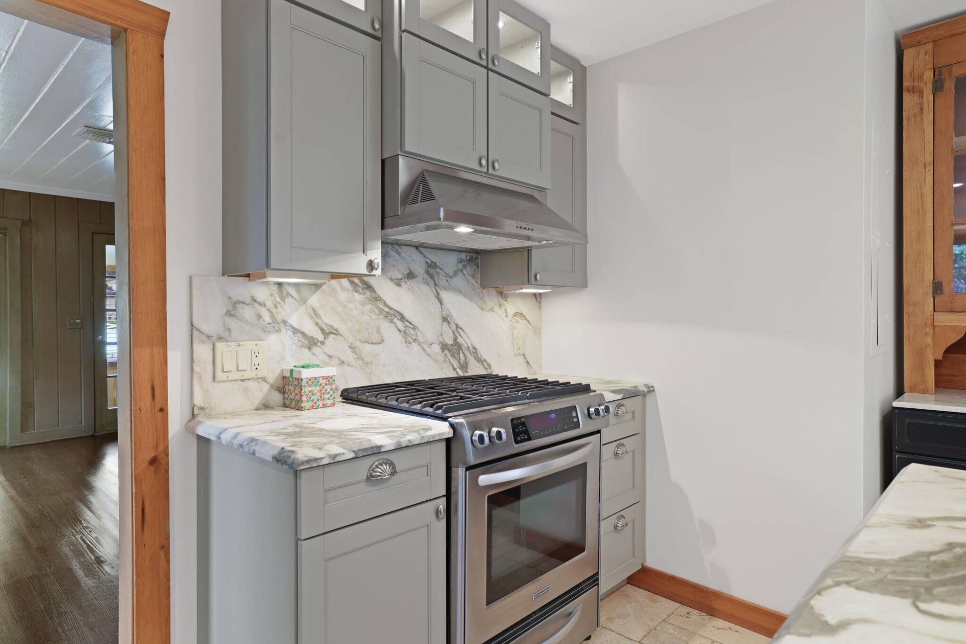42 Palm Square, Delray Beach, FL 33483 Gas Range
