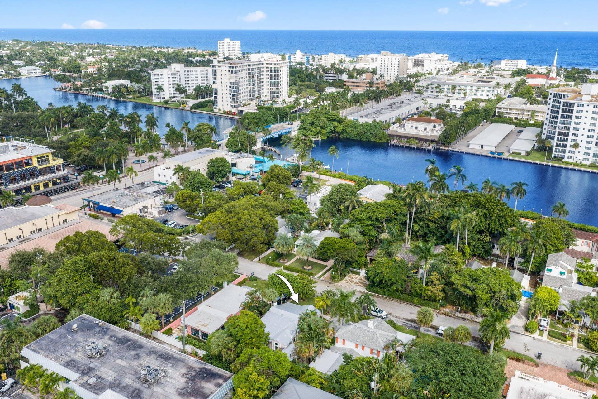 42 Palm Square, Delray Beach, FL 33483 Just South of the Ave