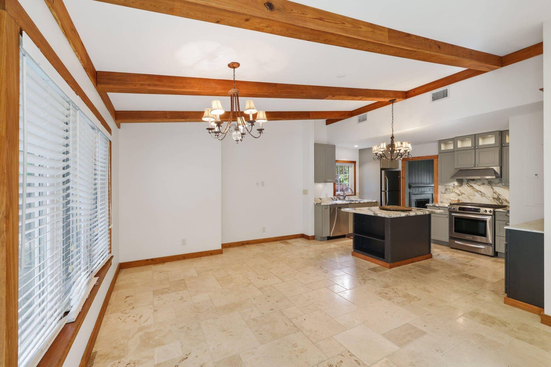 42 Palm Square, Delray Beach, FL 33483 Dining | Living