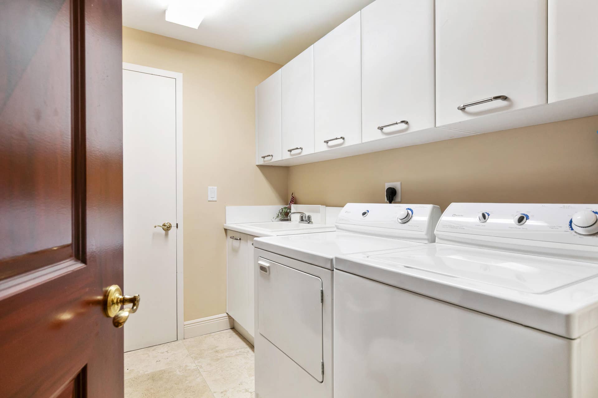 1063 Hillsboro Mile, #707, Hillsboro Beach, FL 33062 Residence 707 spacious laundry room.