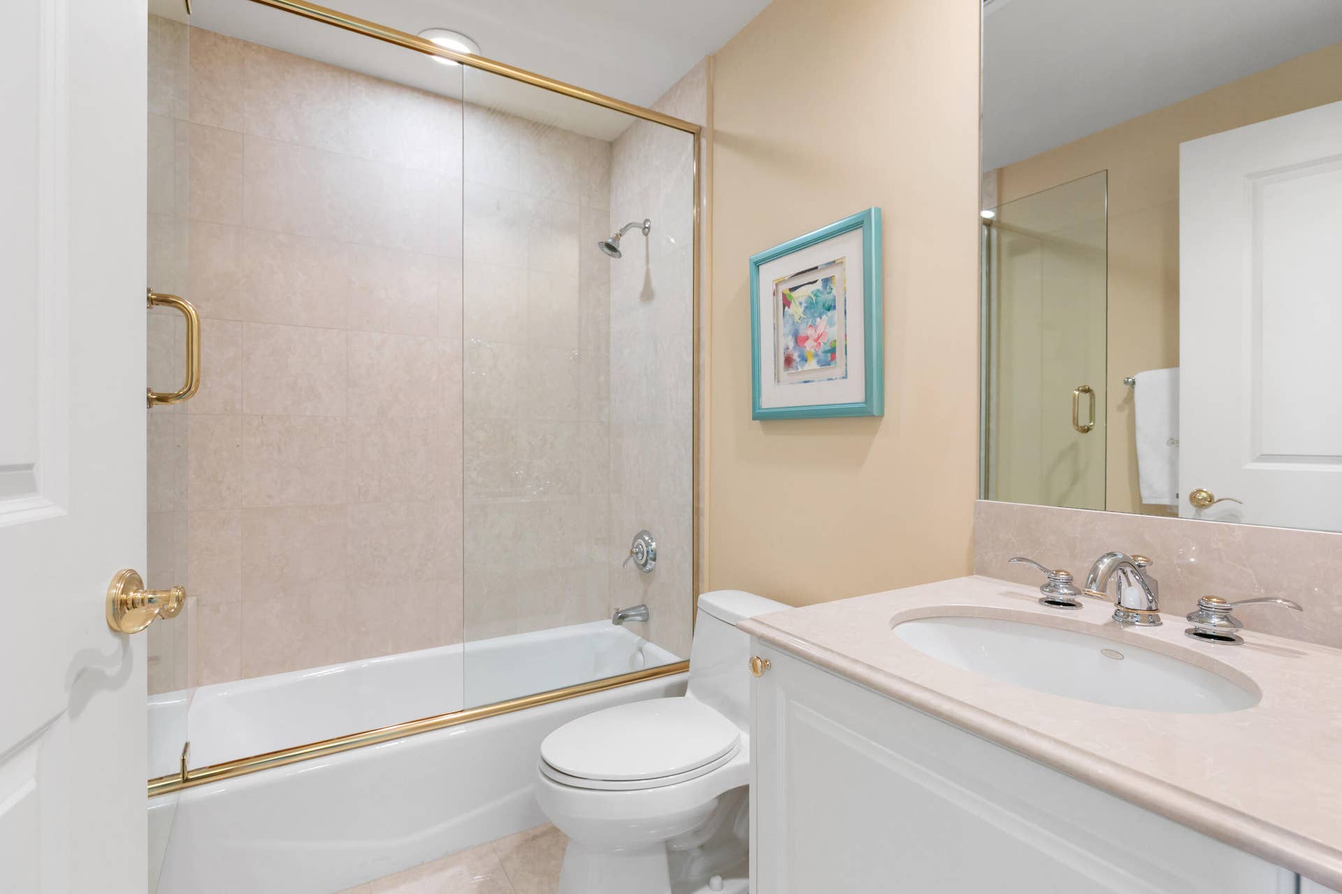 1063 Hillsboro Mile, #707, Hillsboro Beach, FL 33062 Guest Bedroom 1 ensuite