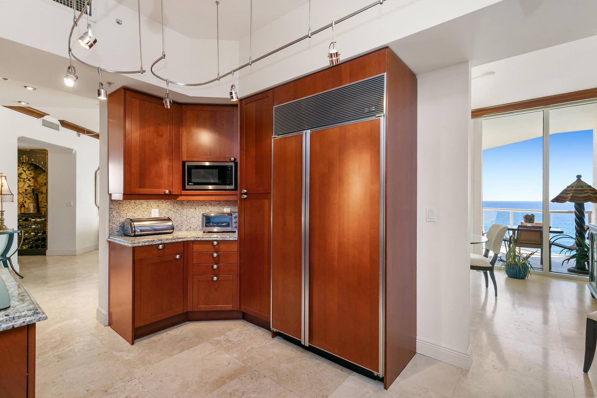 1063 Hillsboro Mile, #707, Hillsboro Beach, FL 33062 Kitchen