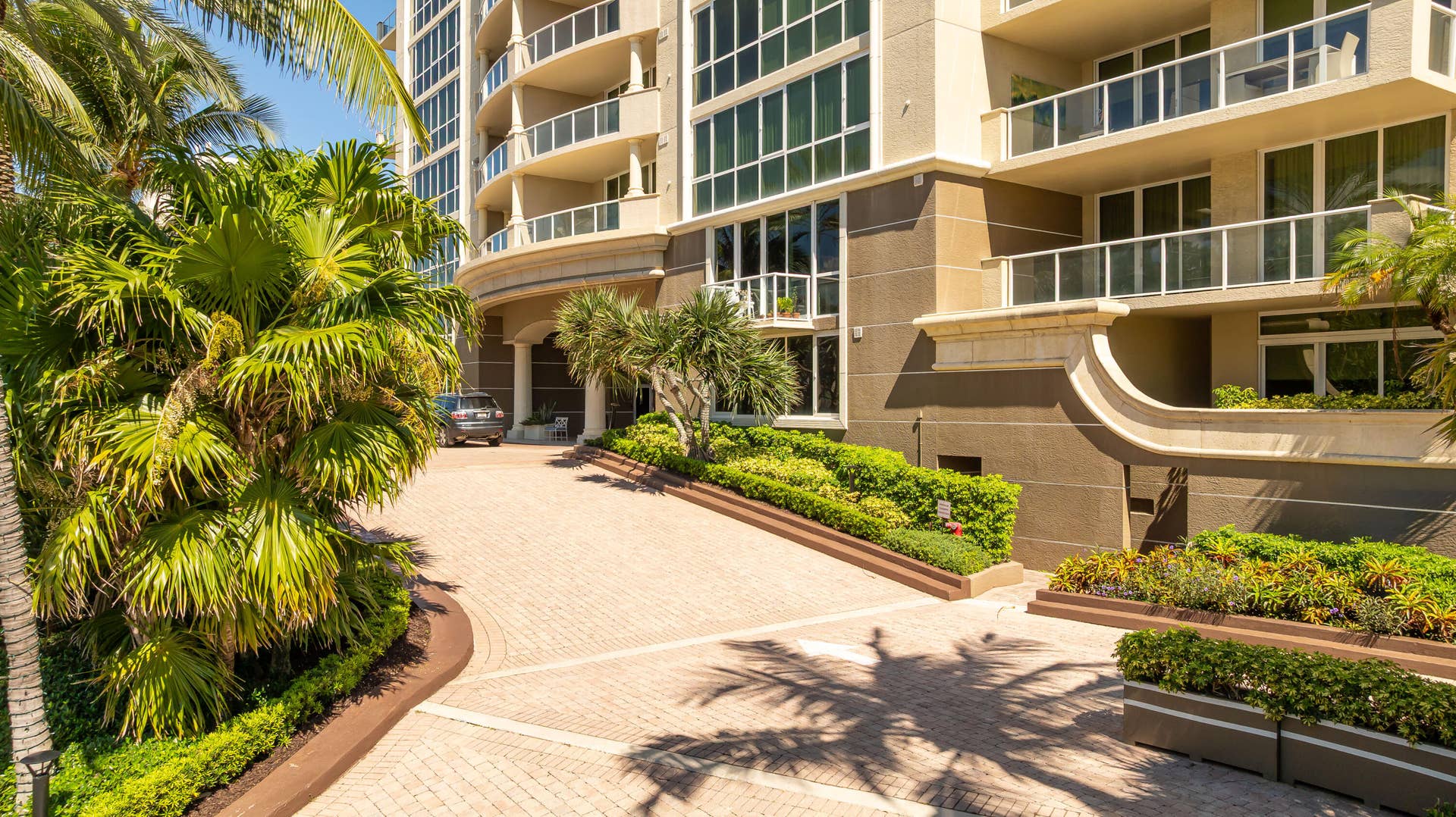 1063 Hillsboro Mile, #707, Hillsboro Beach, FL 33062 Entry drive into Oceane Grande. Valet parking available to residents.