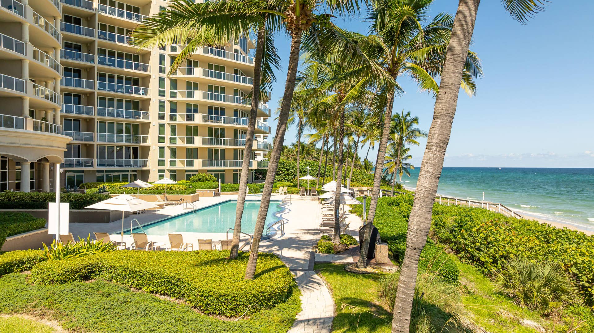 1063 Hillsboro Mile, #707, Hillsboro Beach, FL 33062 Beautiful resort style grounds an outdoor amenities.
