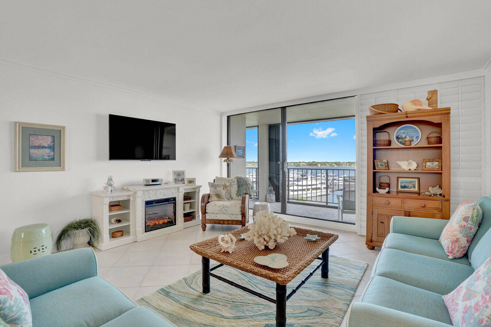 132 LAKESHORE Drive, #617, North Palm Beach, FL 33408 Living room