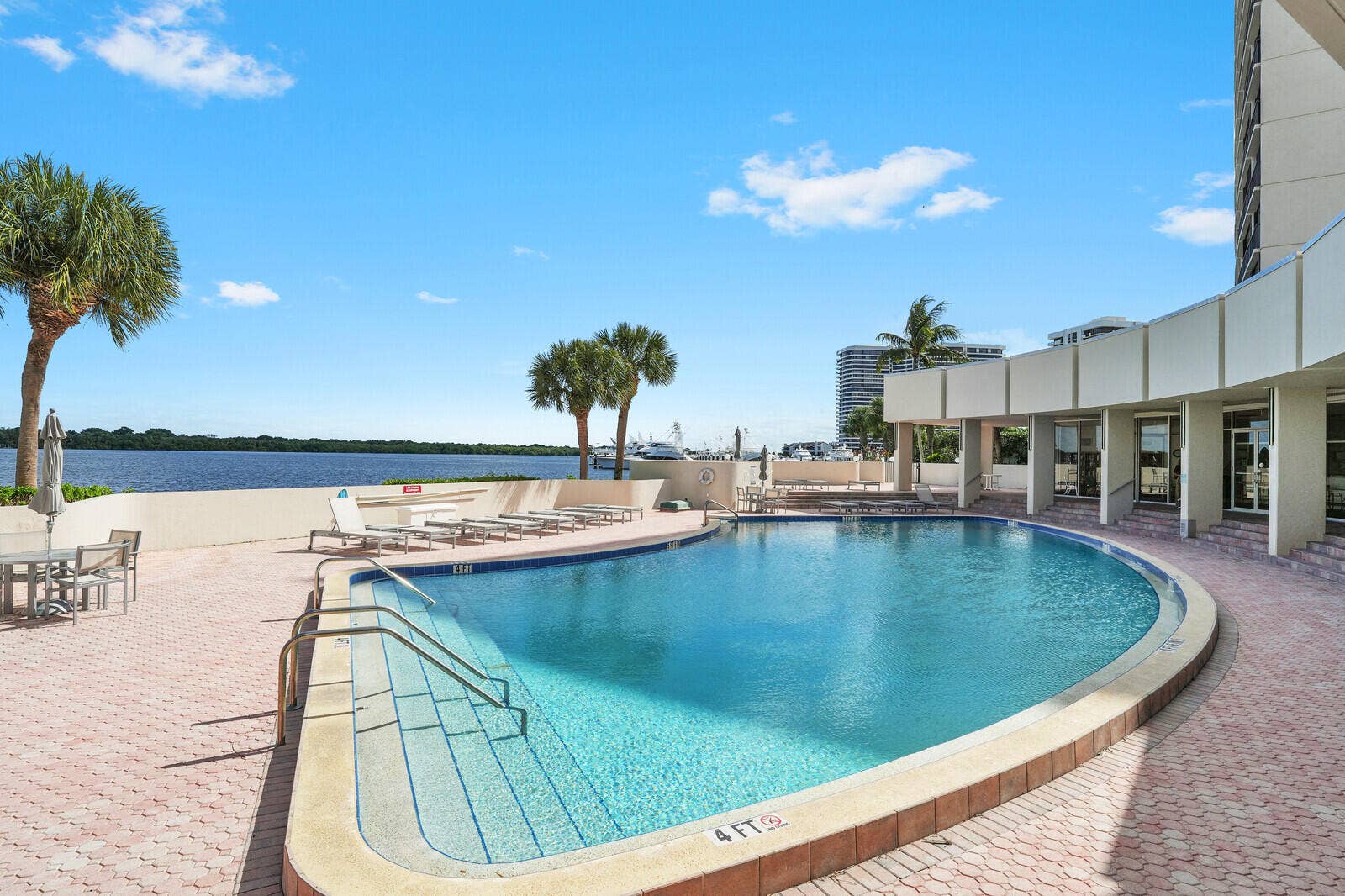 132 LAKESHORE Drive, #617, North Palm Beach, FL 33408 Community Pool
