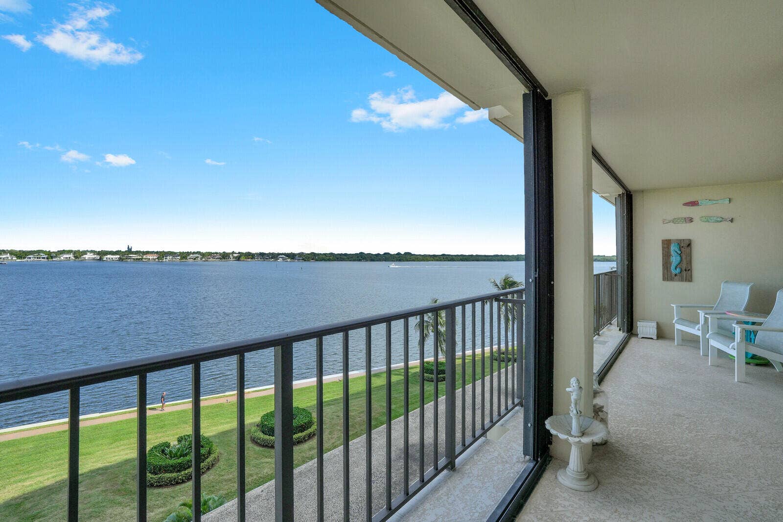 132 LAKESHORE Drive, #617, North Palm Beach, FL 33408 28' patio with view