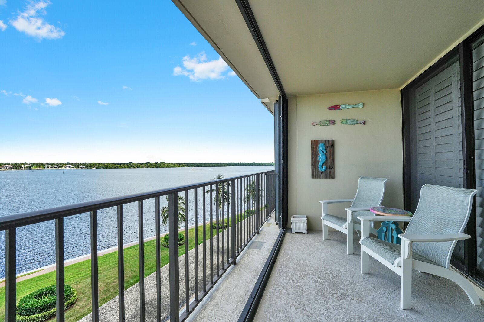 132 LAKESHORE Drive, #617, North Palm Beach, FL 33408 28' patio with view