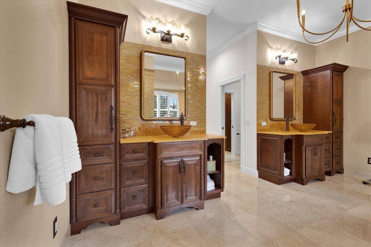 7953 Saddlebrook Drive, Port St Lucie, FL 34986 Dual Sinks