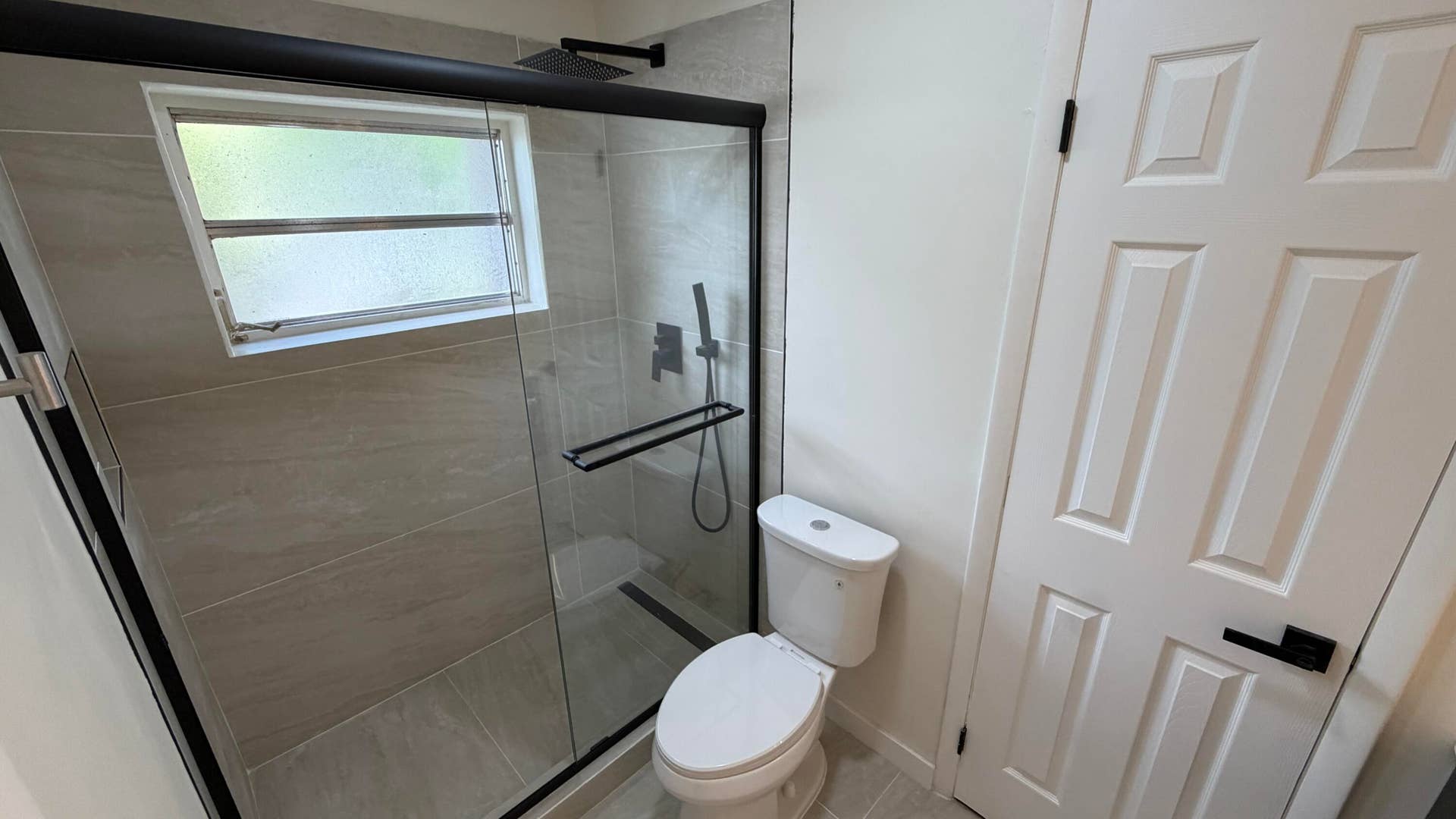 8270 NW 66TH Terrace, Tamarac, FL 33321 2nd bathroom