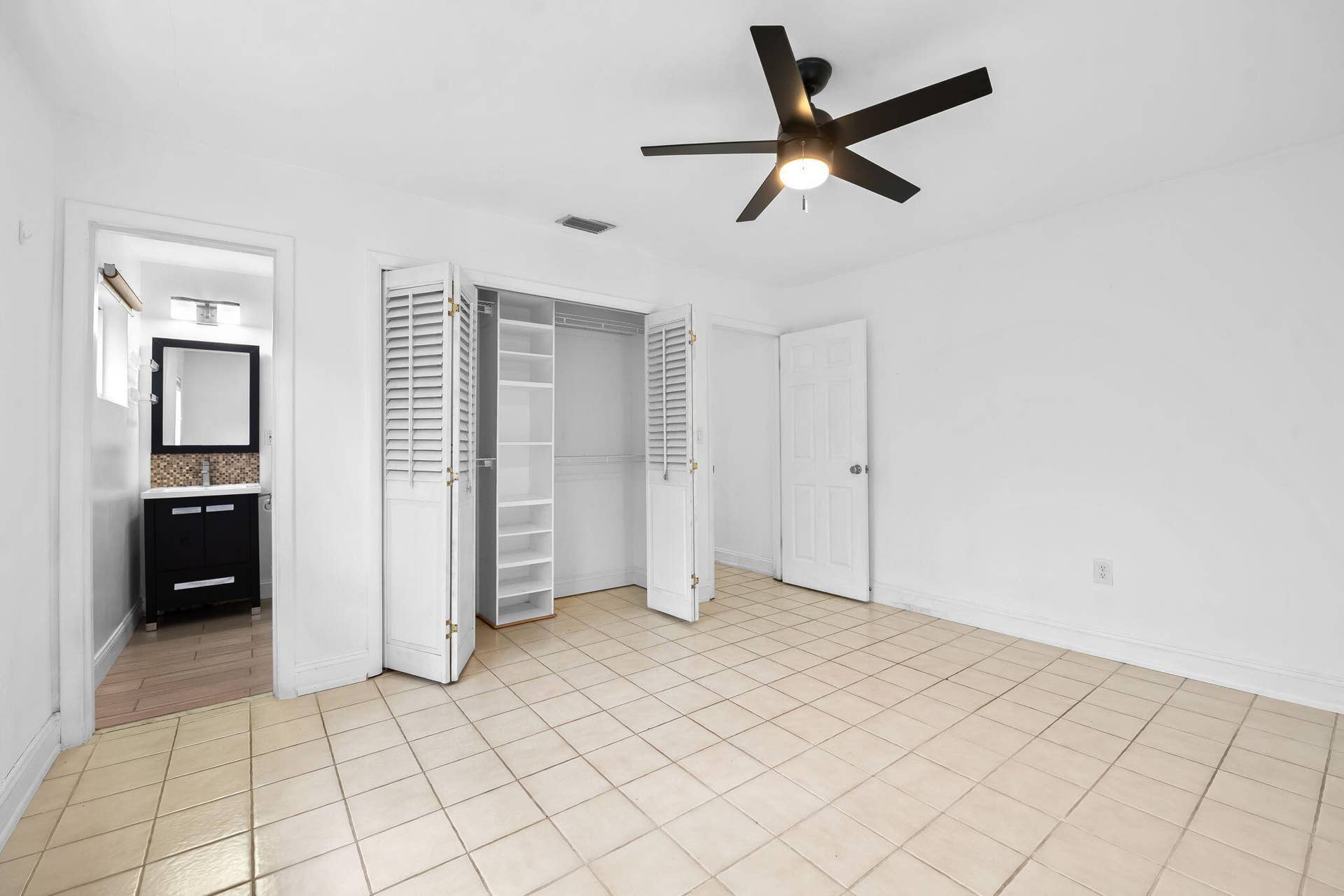 4031 NE 15TH Avenue, Oakland Park, FL 33334 11-web-or-mls-DSC_4053