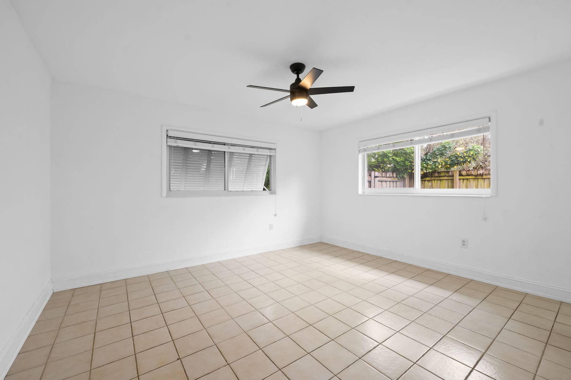 4031 NE 15TH Avenue, Oakland Park, FL 33334 10-web-or-mls-DSC_4047