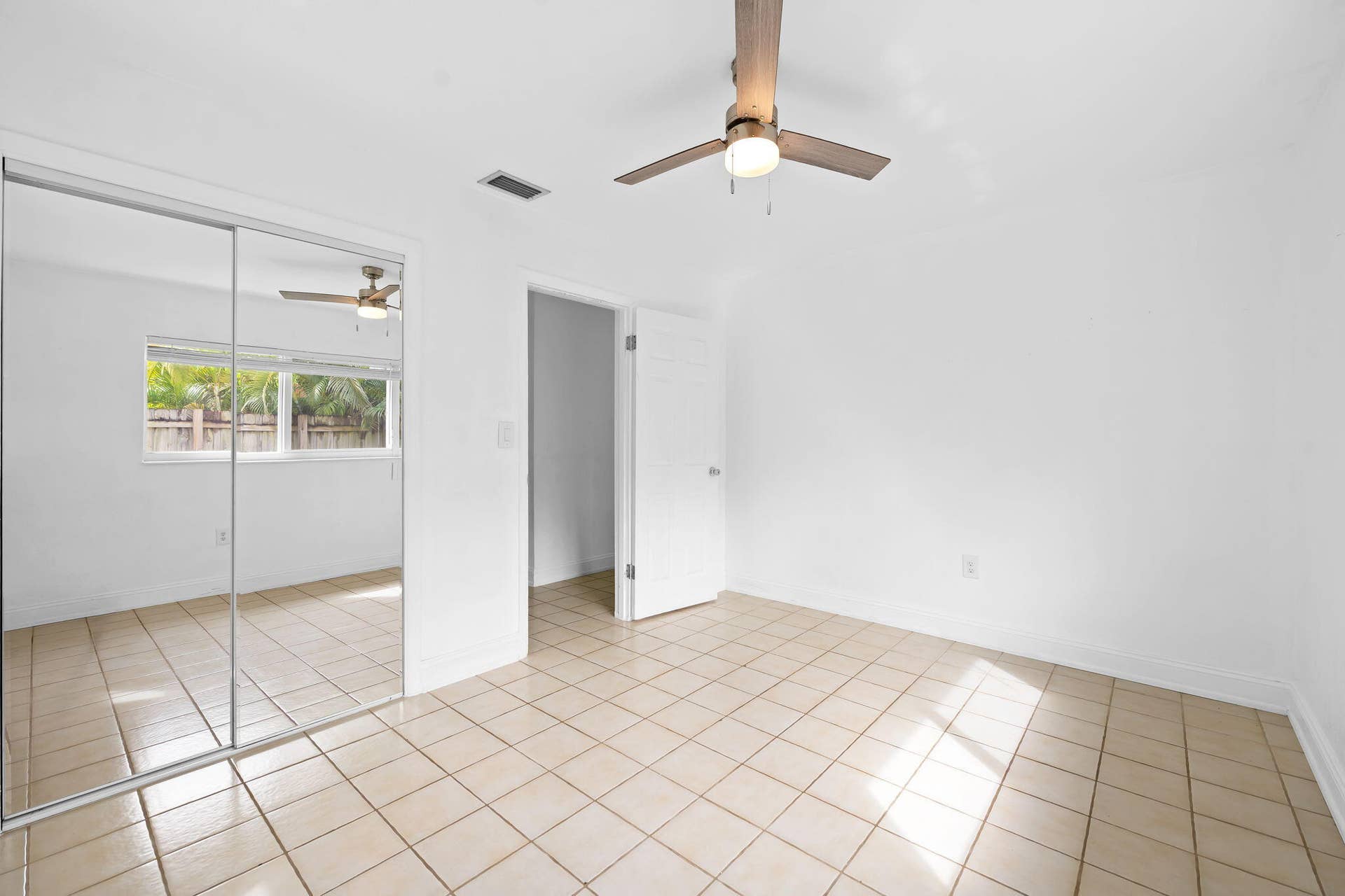 4031 NE 15TH Avenue, Oakland Park, FL 33334 15-web-or-mls-DSC_4071